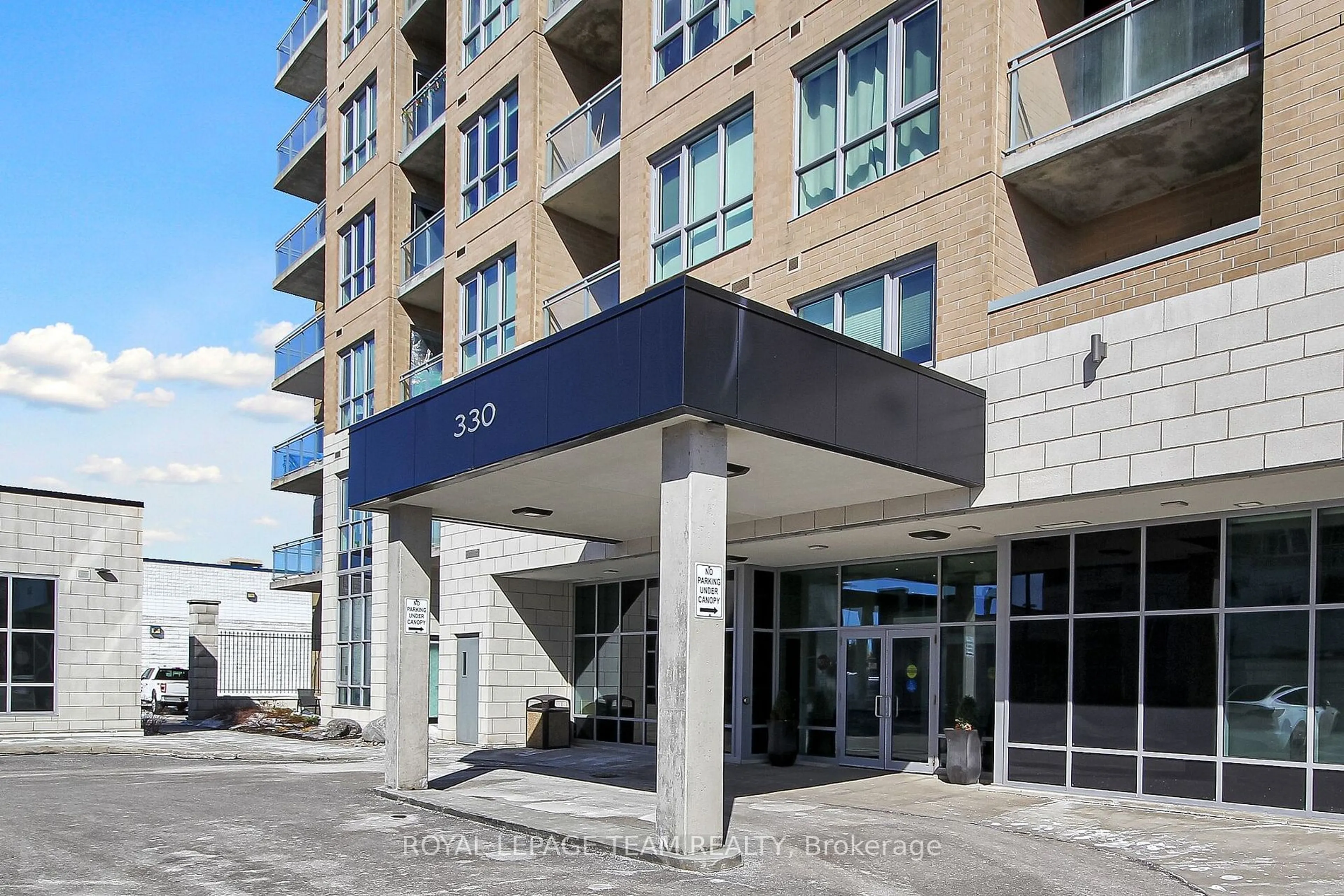 Indoor foyer for 330 Titan Private #906, Cityview - Parkwoods Hills - Rideau Shore Ontario K2G 1G3