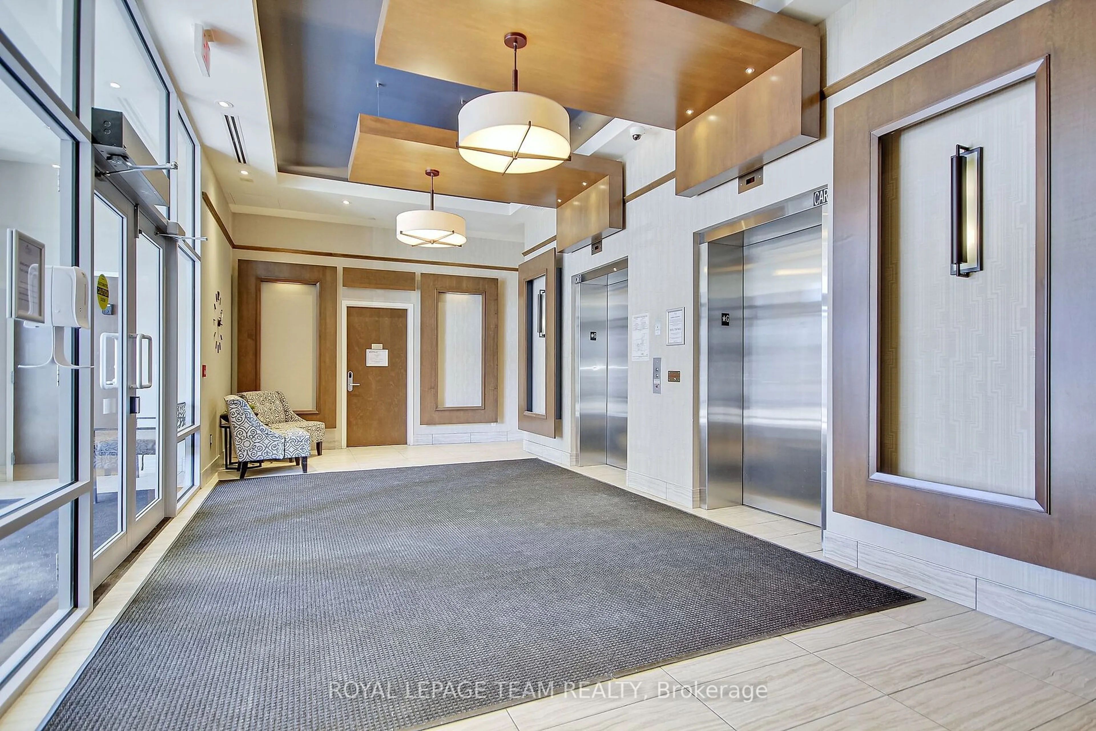 Indoor foyer for 330 Titan Private #906, Cityview - Parkwoods Hills - Rideau Shore Ontario K2G 1G3