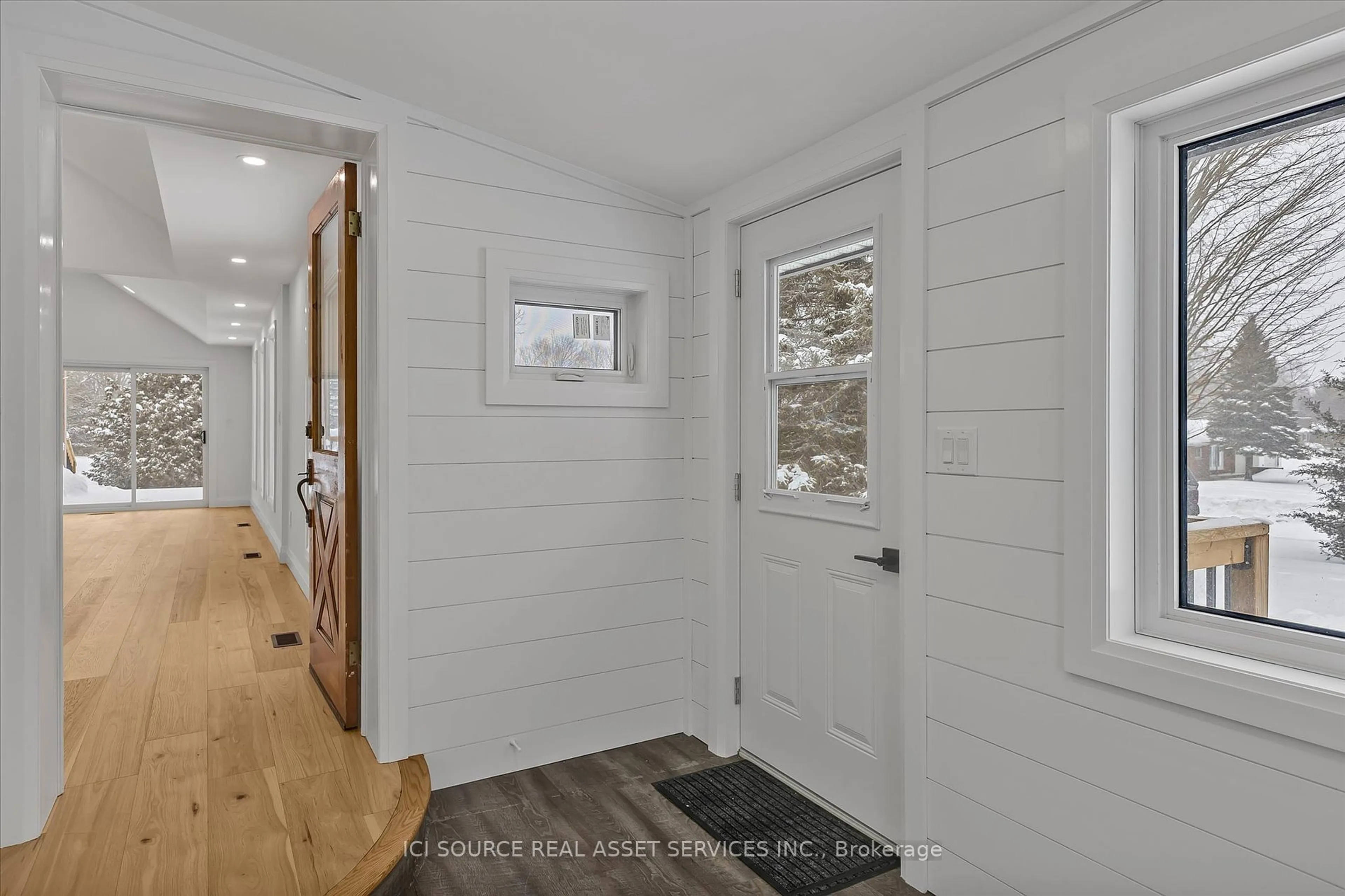 Indoor entryway for 34 Concession St, Havelock-Belmont-Methuen Ontario K0L 1Z0