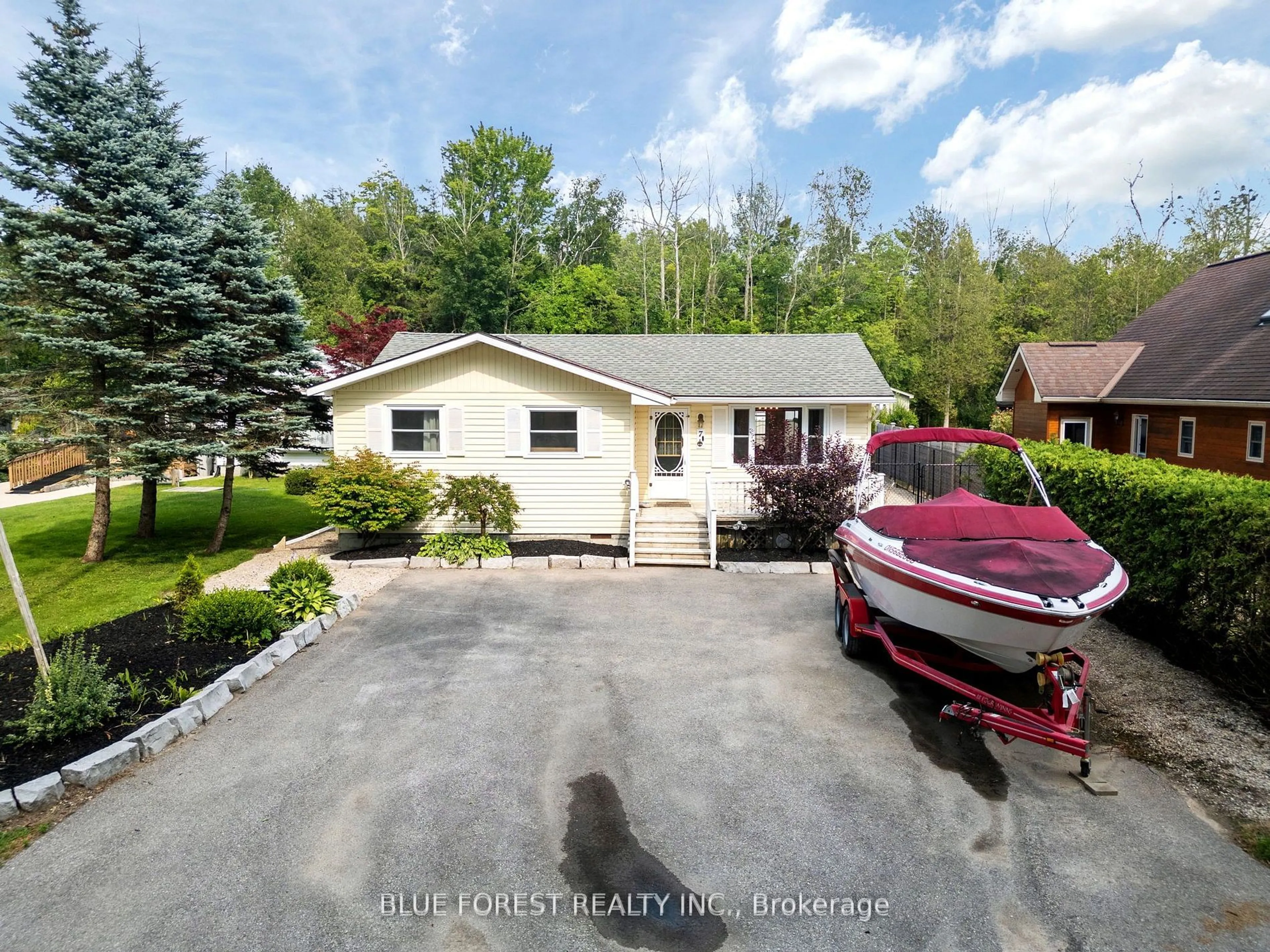 A pic from outside/outdoor area/front of a property/back of a property/a pic from drone, street for 7 Andrew Cres Acre, Goderich Ontario N7A 3X8