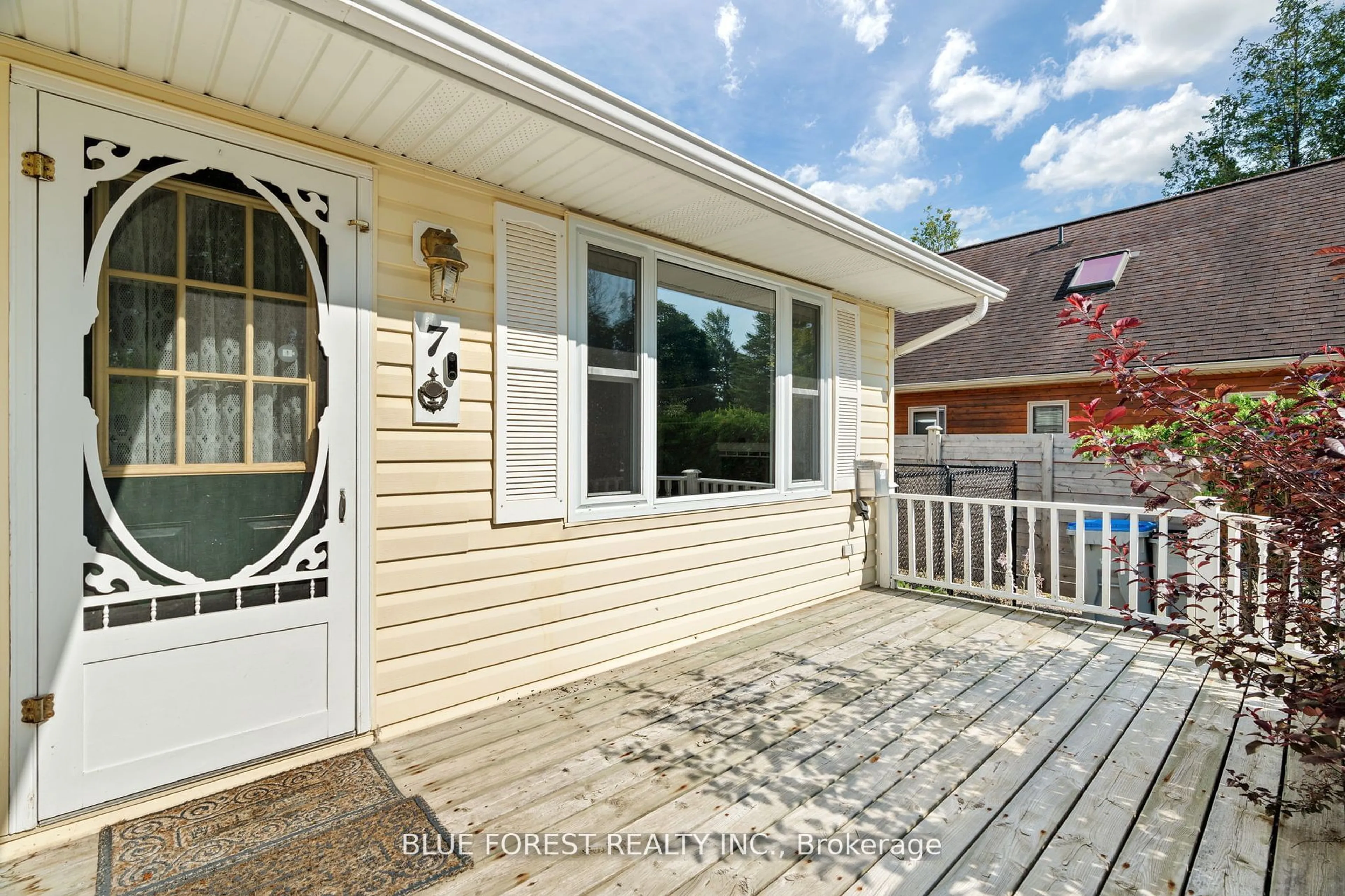 Home with vinyl exterior material, street for 7 Andrew Cres Acre, Goderich Ontario N7A 3X8