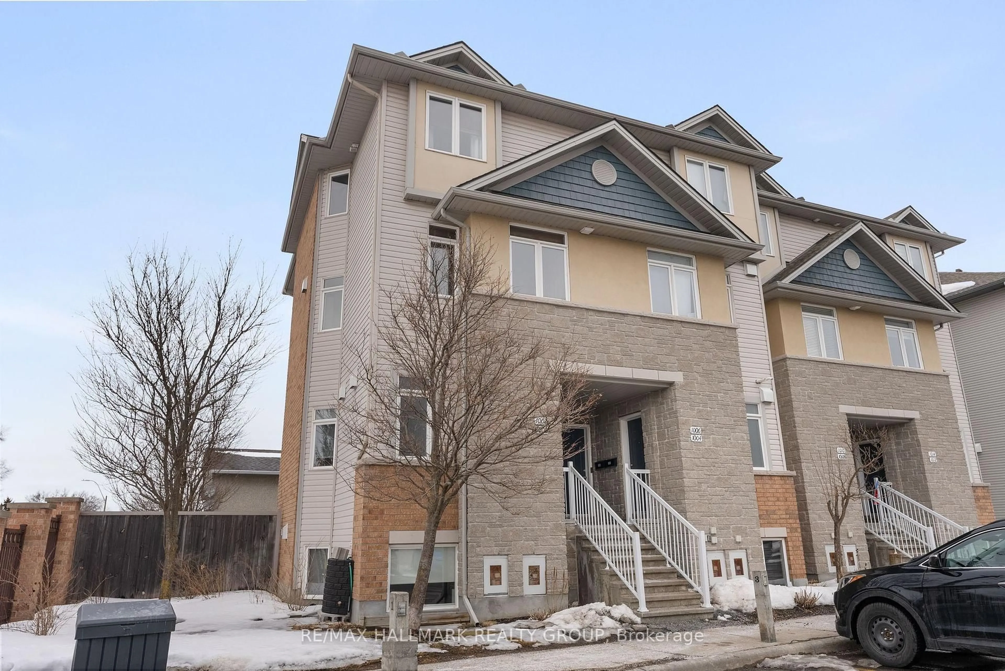 Home with brick exterior material, building for 1002 Redtail Private, Cyrville - Carson Grove - Pineview Ontario K1J 0A9