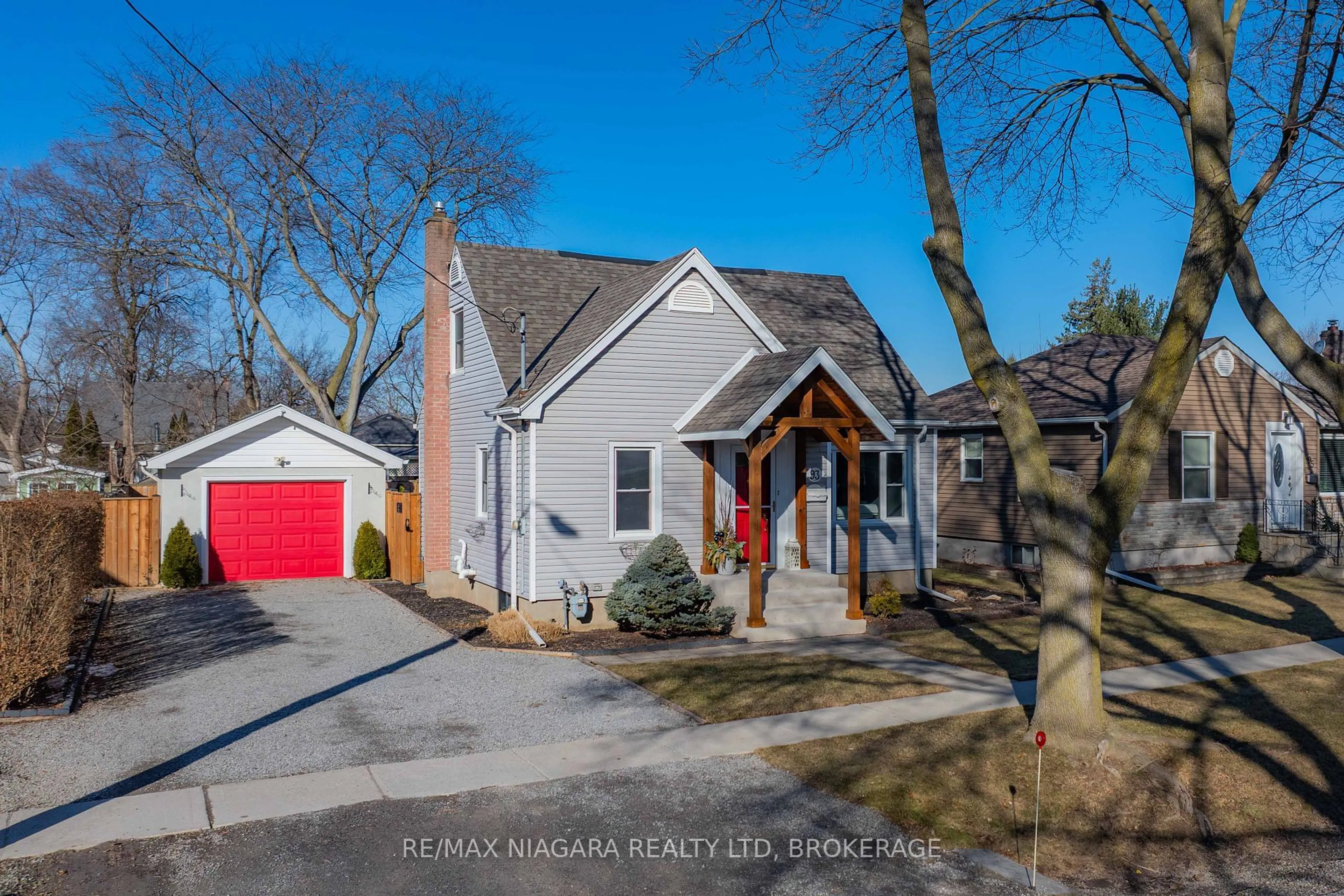 A pic from outside/outdoor area/front of a property/back of a property/a pic from drone, street for 93 Else St, St. Catharines Ontario L2N 2C4