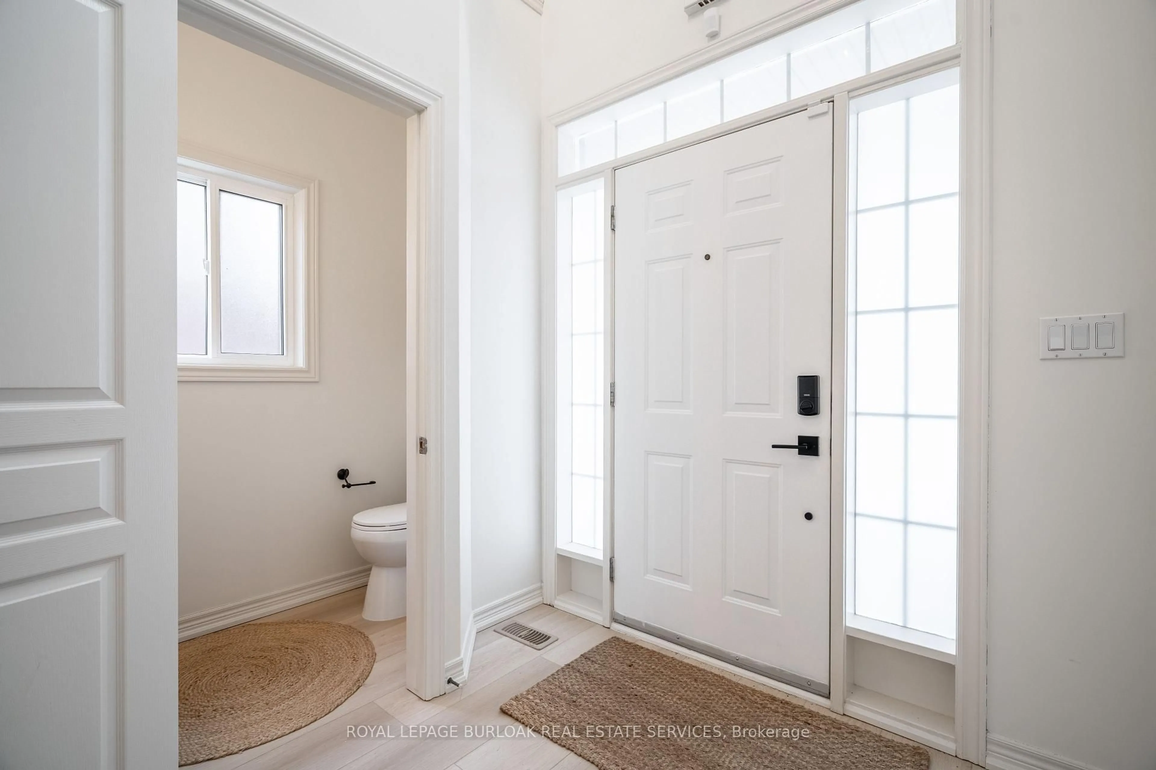 Indoor entryway for 8383 Heikoop Cres, Niagara Falls Ontario L2H 3J7