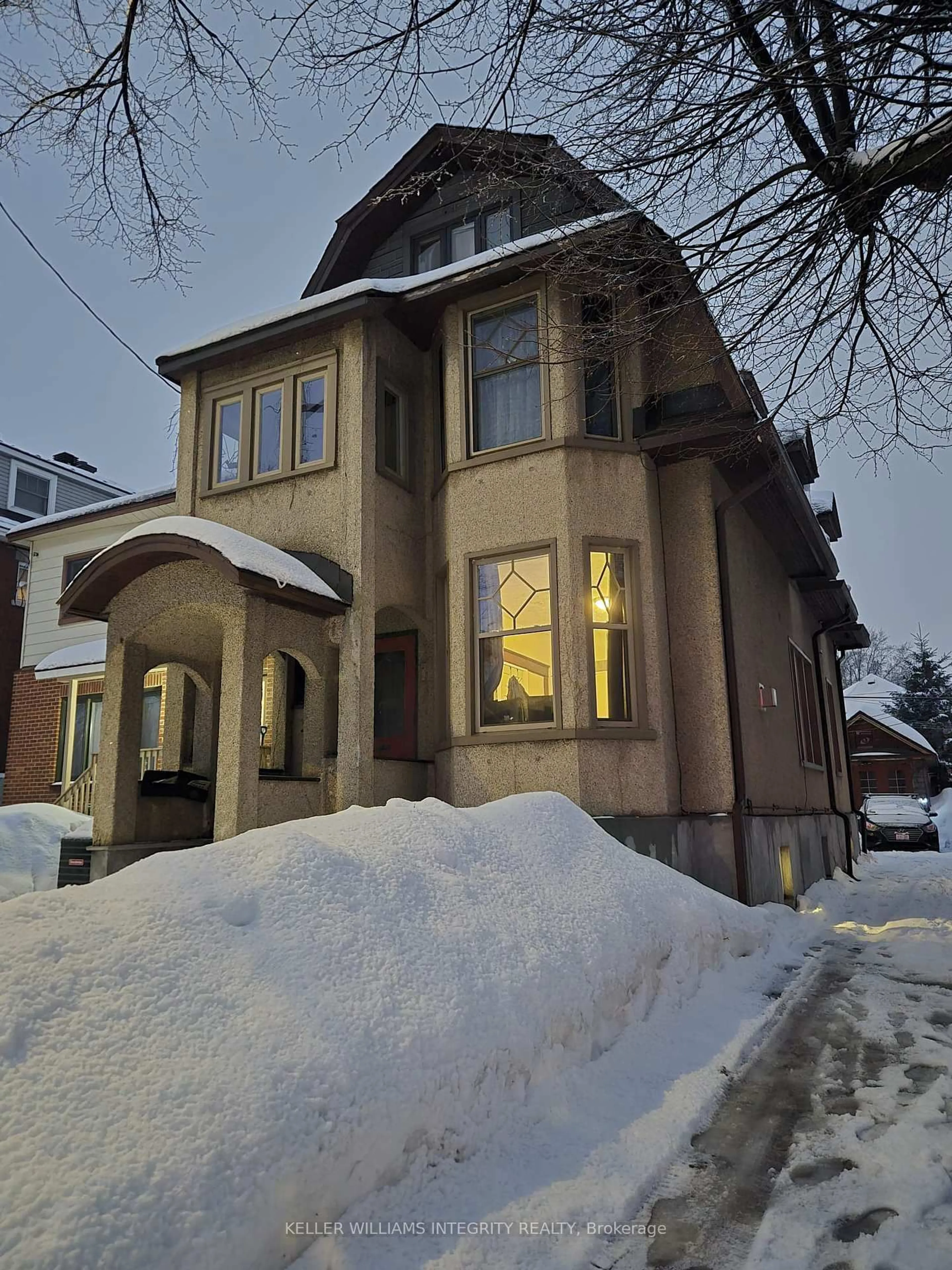 Unknown for 210 Blackburn Ave, Ottawa Ontario K1N 8A8