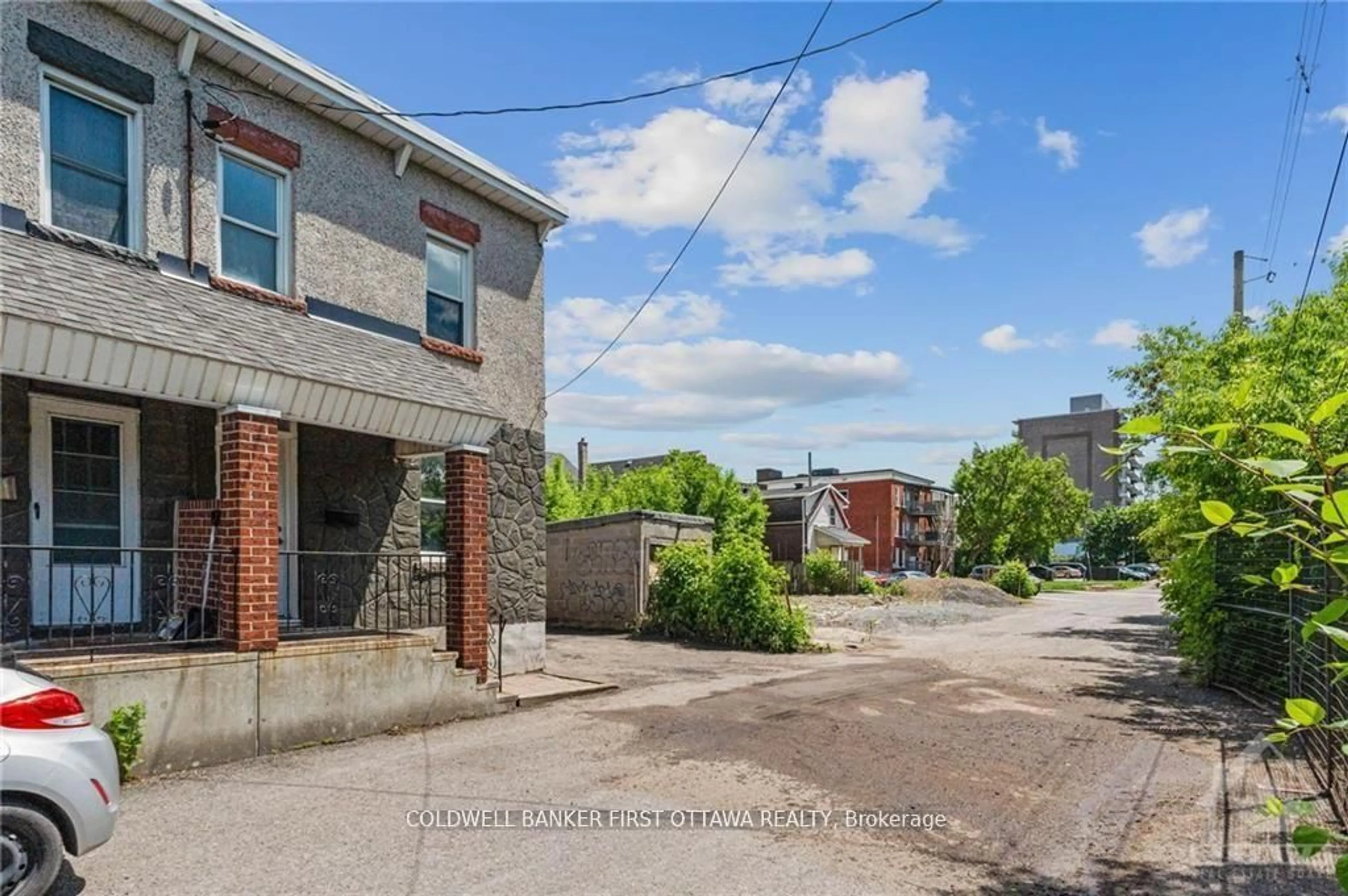 A pic from outside/outdoor area/front of a property/back of a property/a pic from drone, street for 315 ARTHUR Lane, Dows Lake - Civic Hospital and Area Ontario K1S 4J6