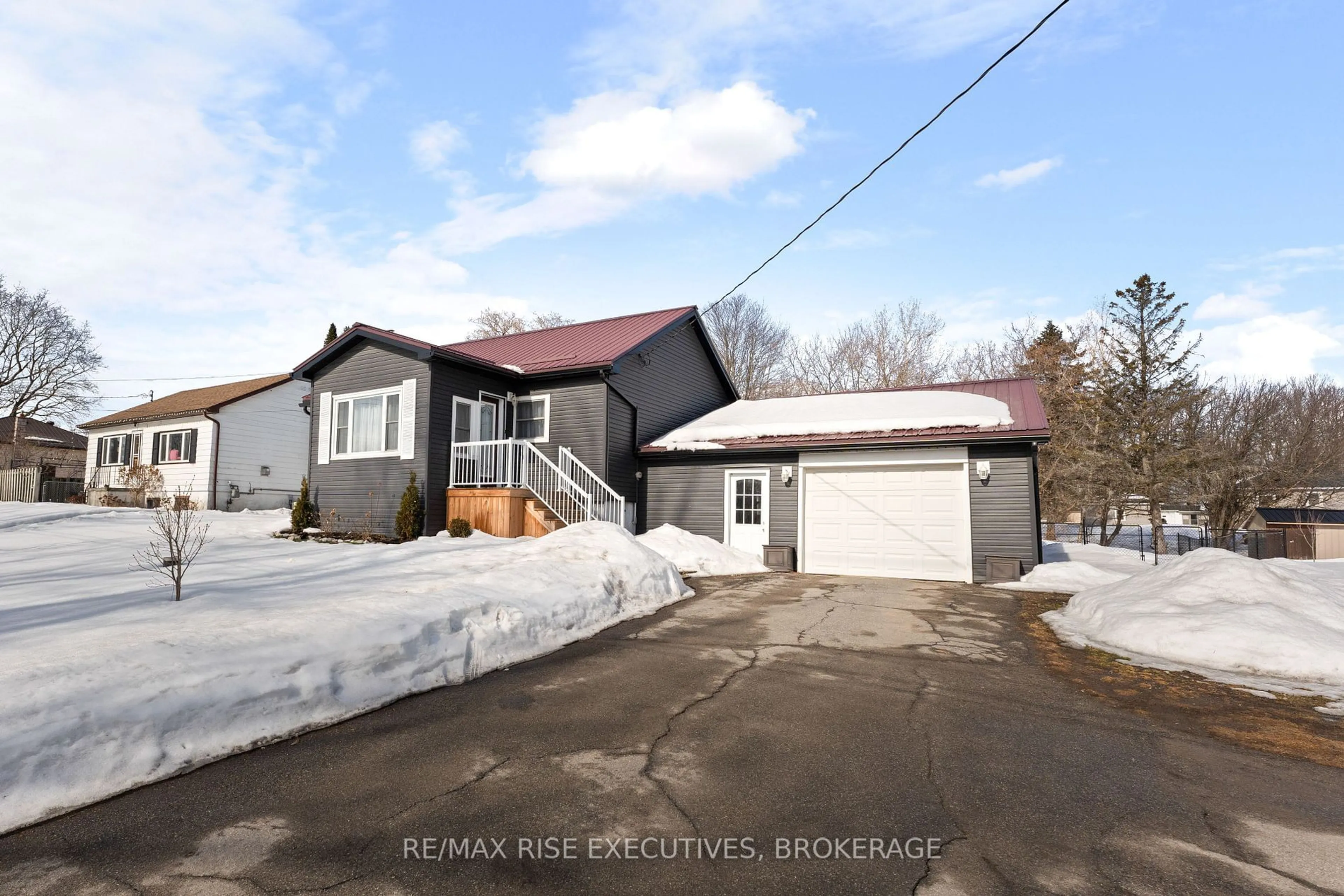 A pic from outside/outdoor area/front of a property/back of a property/a pic from drone, street for 2248 2nd Concession Rd, Augusta Ontario K6V 5T1