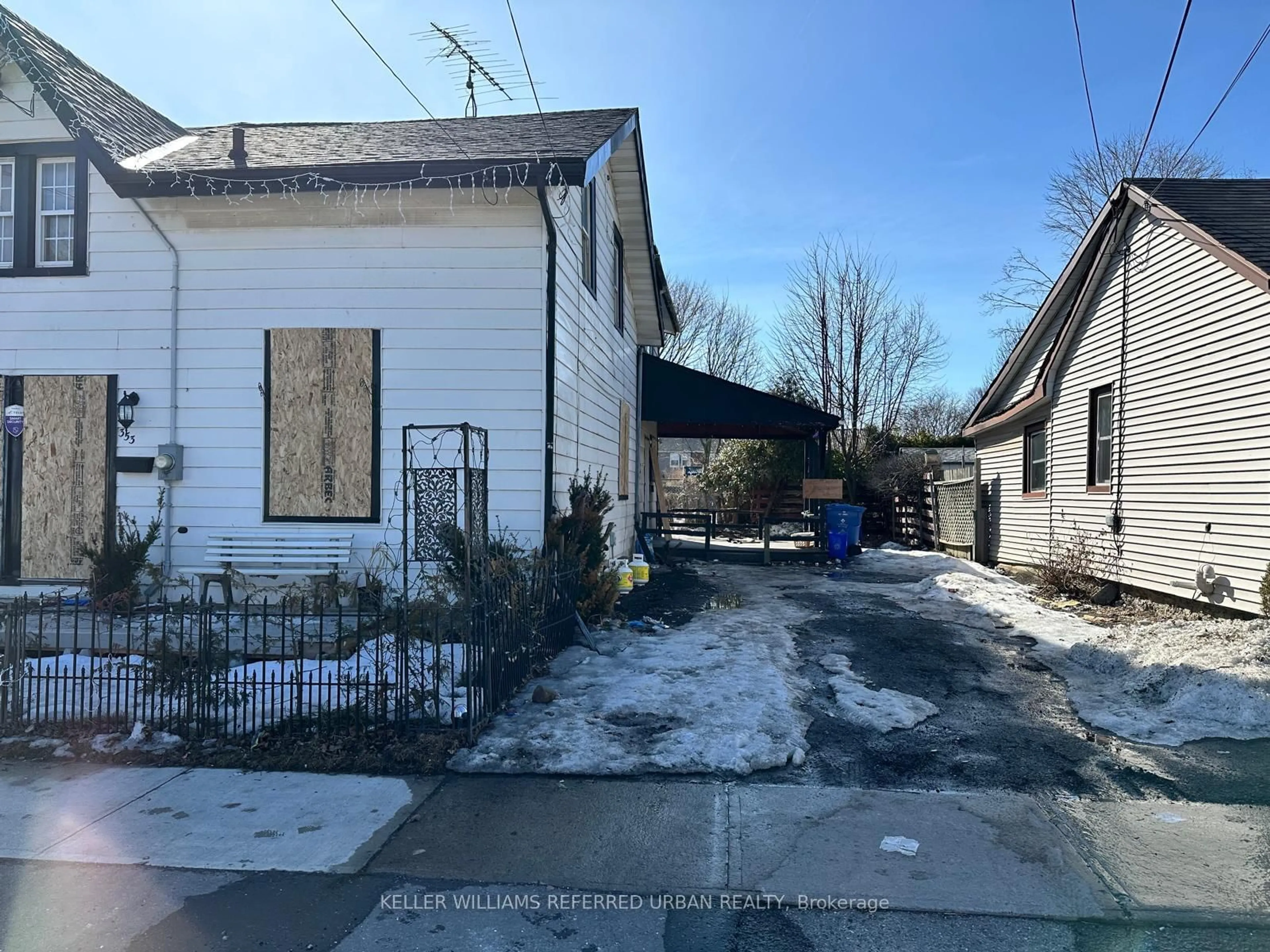 A pic from outside/outdoor area/front of a property/back of a property/a pic from drone, street for 353 John St, Cobourg Ontario K9A 3T4