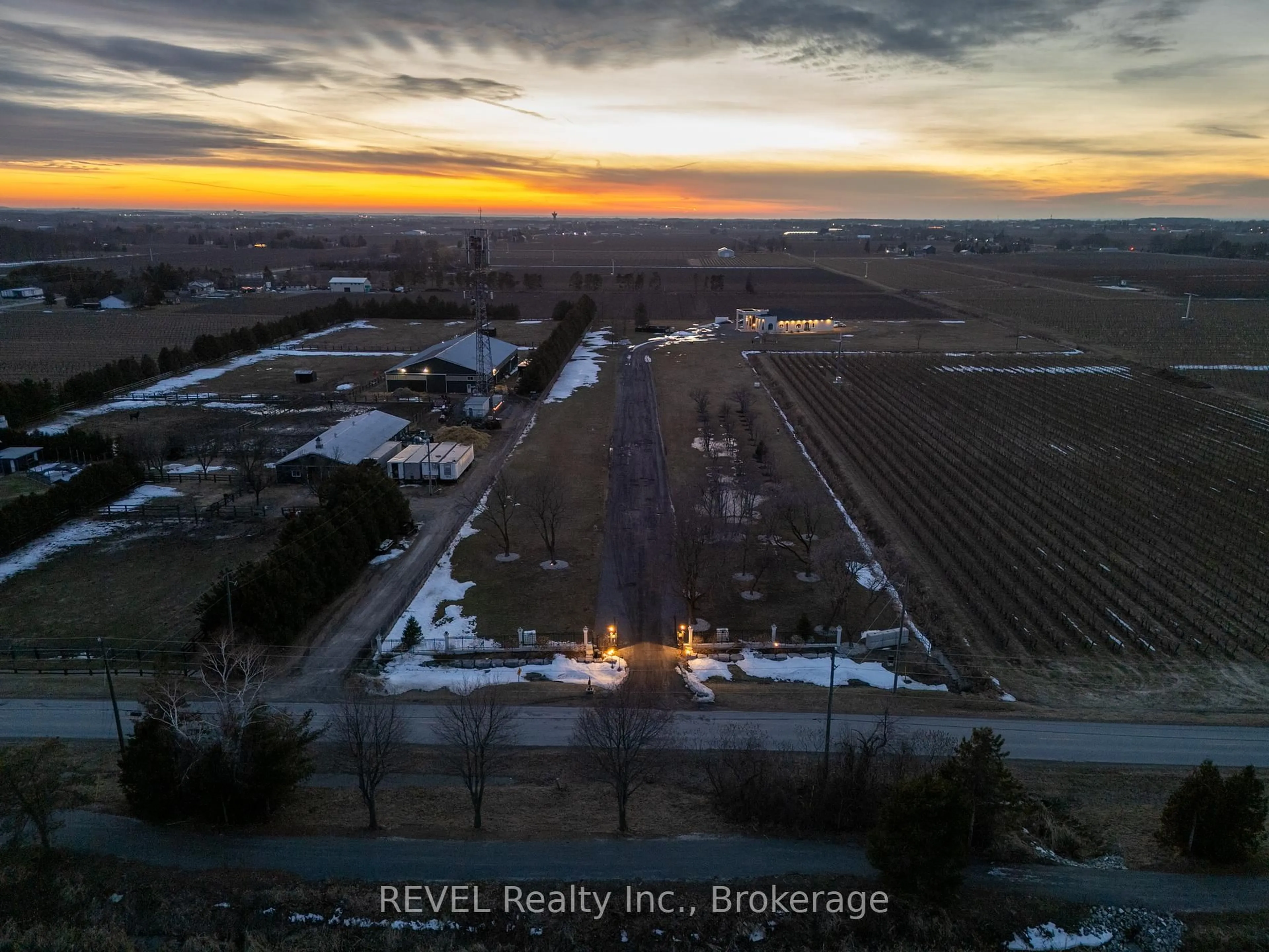 A pic from outside/outdoor area/front of a property/back of a property/a pic from drone, unknown for 1530 Concession 1 Rd, Niagara-on-the-Lake Ontario L0S 1J0