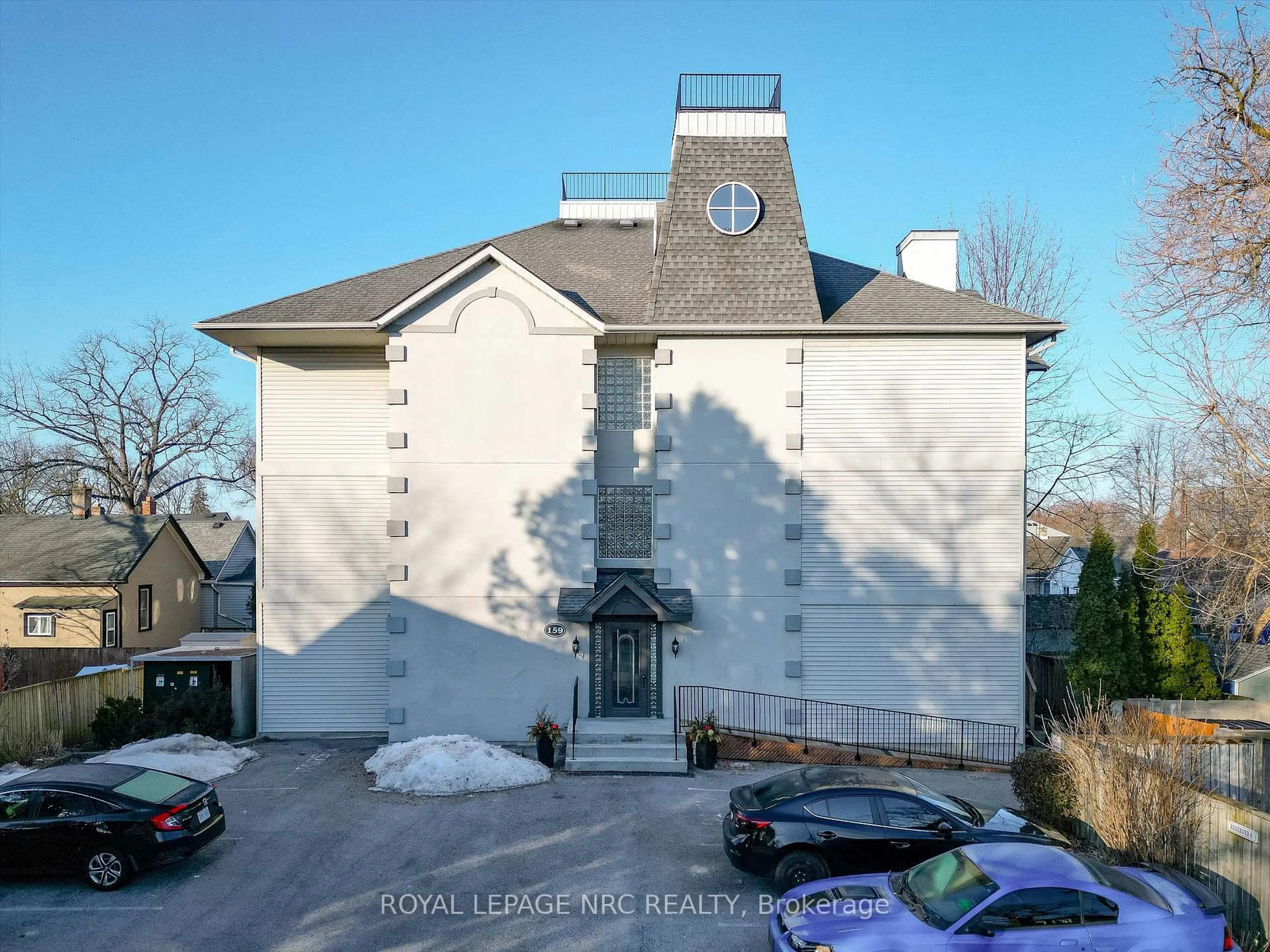 A pic from outside/outdoor area/front of a property/back of a property/a pic from drone, building for 159 Lake St #202, St. Catharines Ontario L2R 5Y6