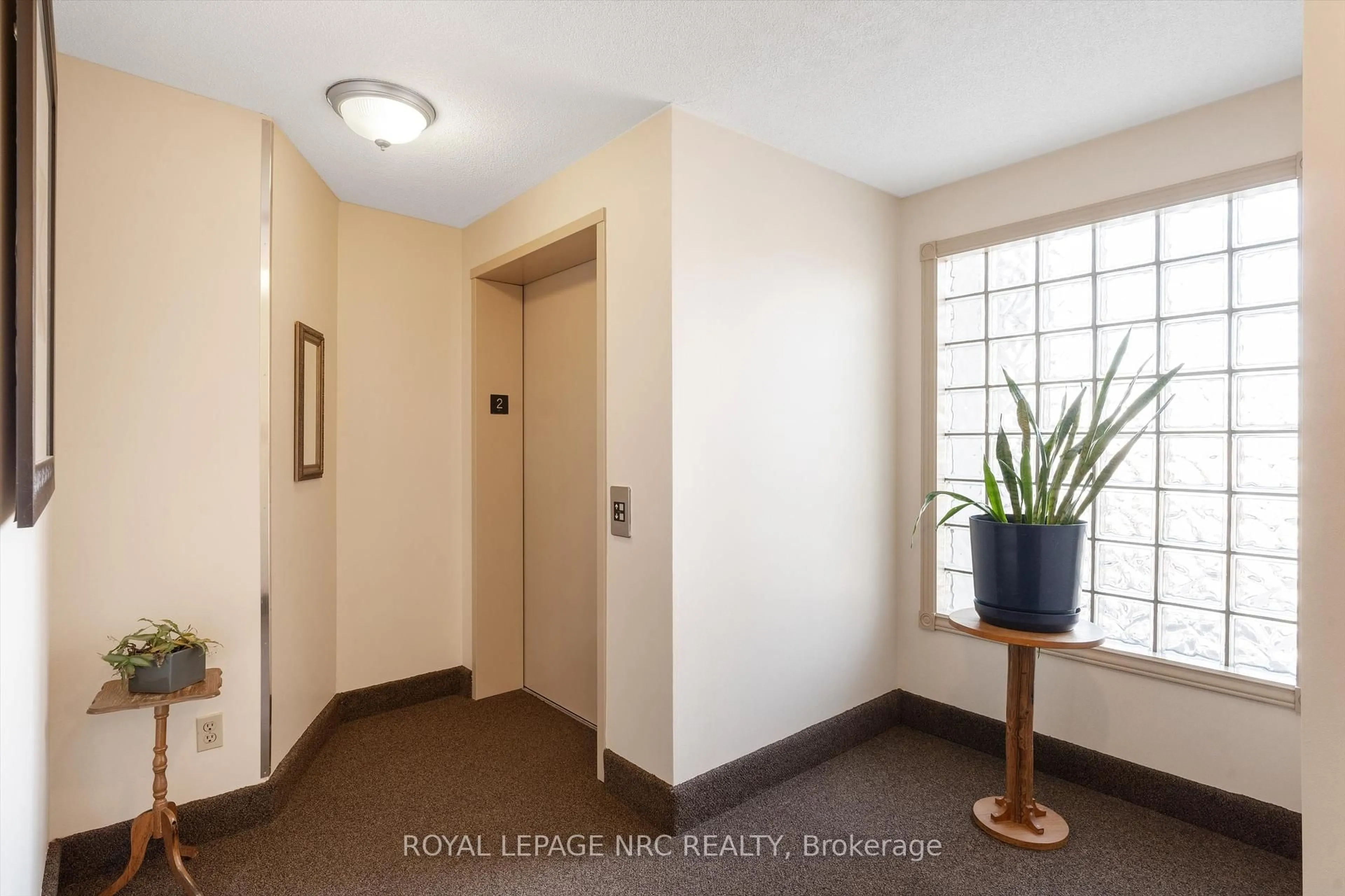 Indoor entryway for 159 Lake St #202, St. Catharines Ontario L2R 5Y6