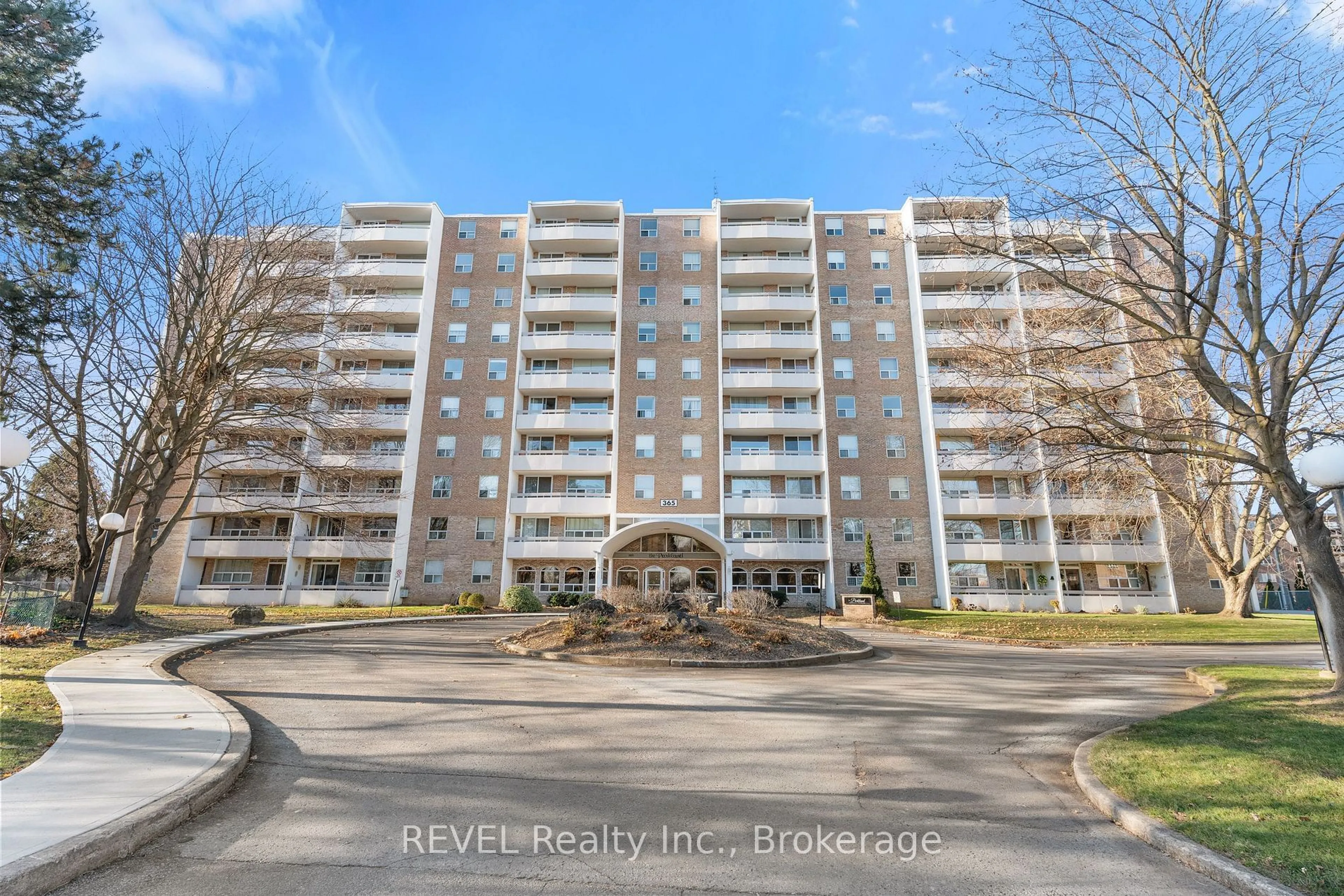 A pic from outside/outdoor area/front of a property/back of a property/a pic from drone, street for 365 Geneva St #411, St. Catharines Ontario L2N 5S7