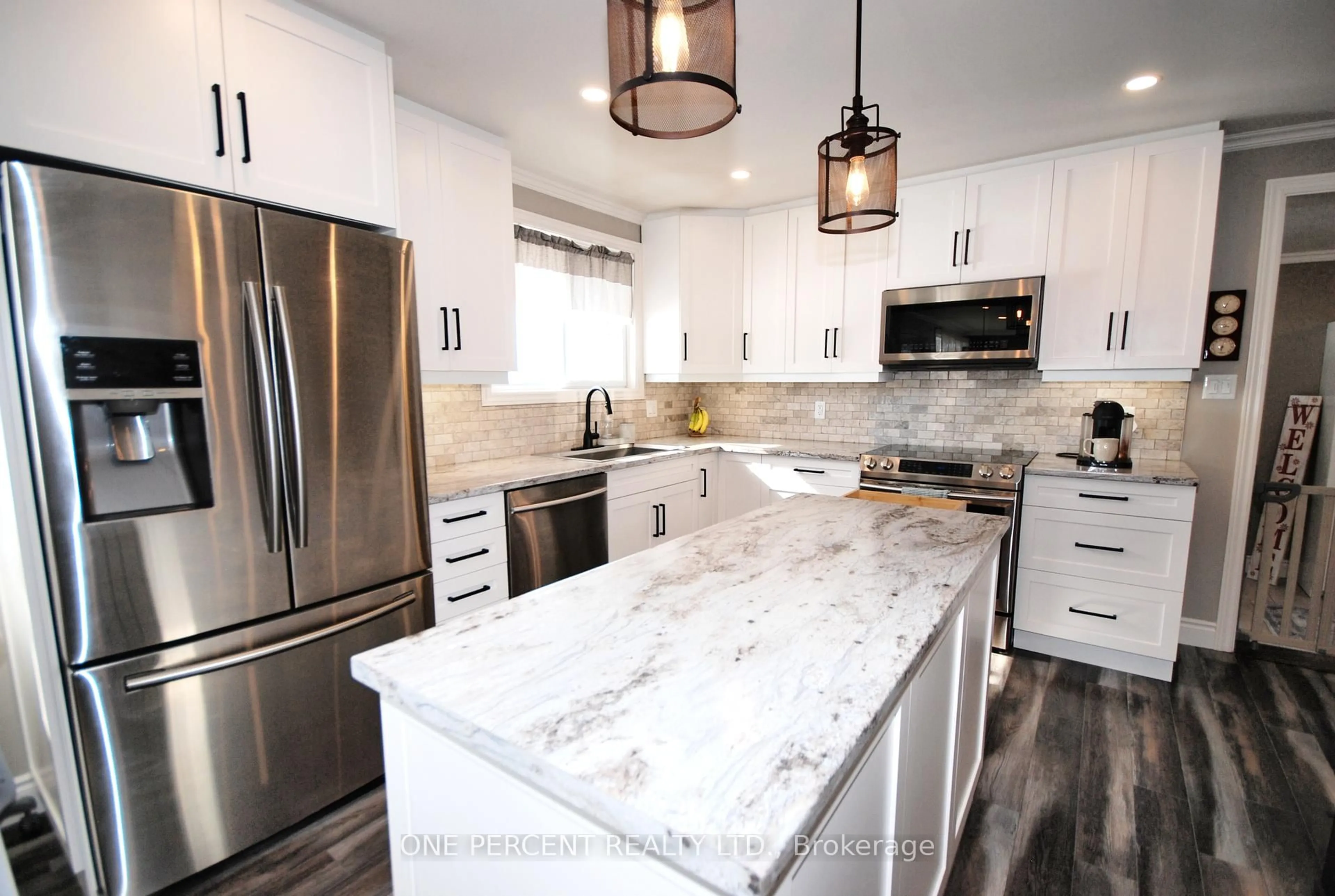 Contemporary kitchen, unknown for 510 Forest Lea Rd, Laurentian Valley Ontario K8A 6W6