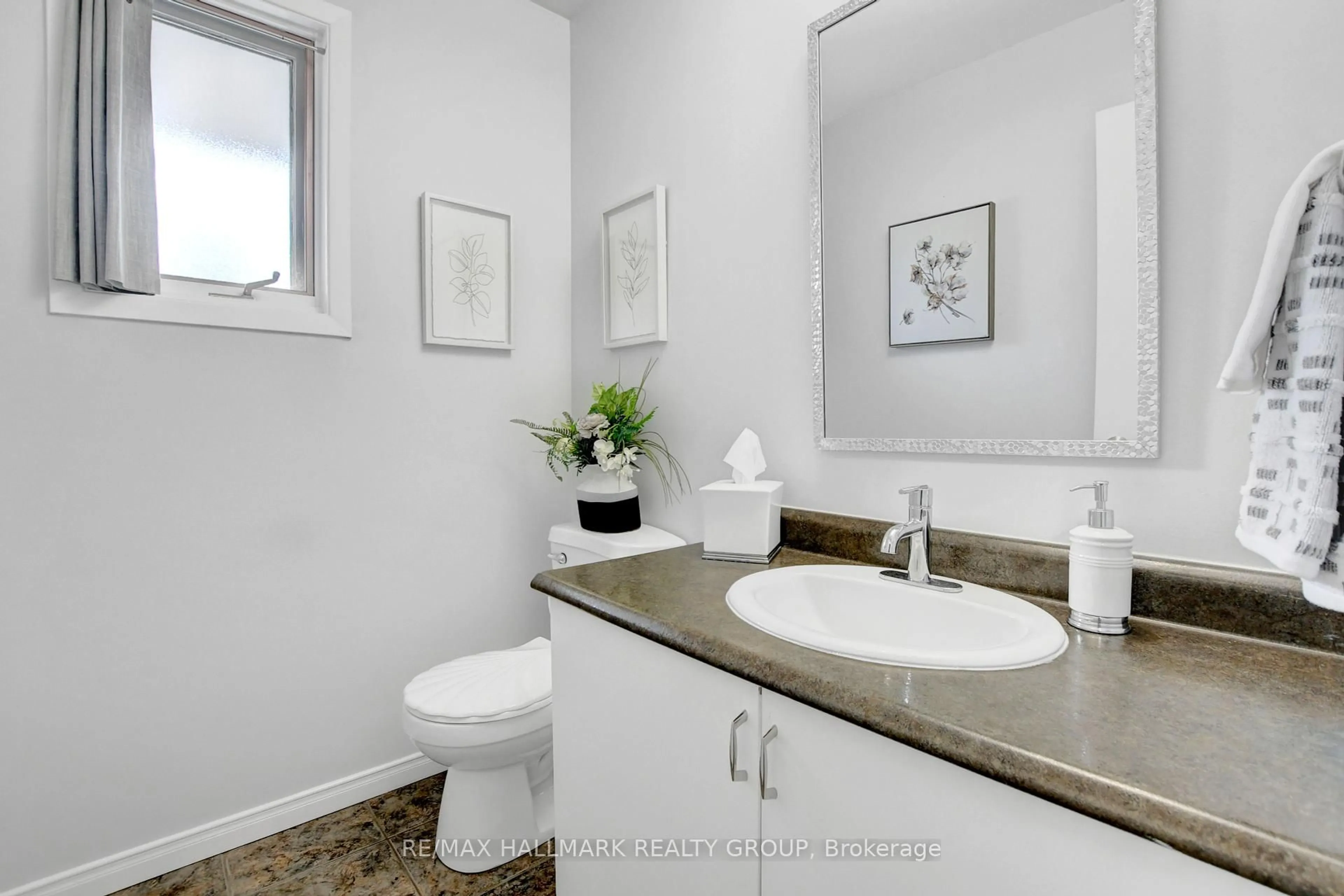 Standard bathroom, ceramic/tile floor for 383 Valade Cres, Orleans - Cumberland and Area Ontario K4A 2W3