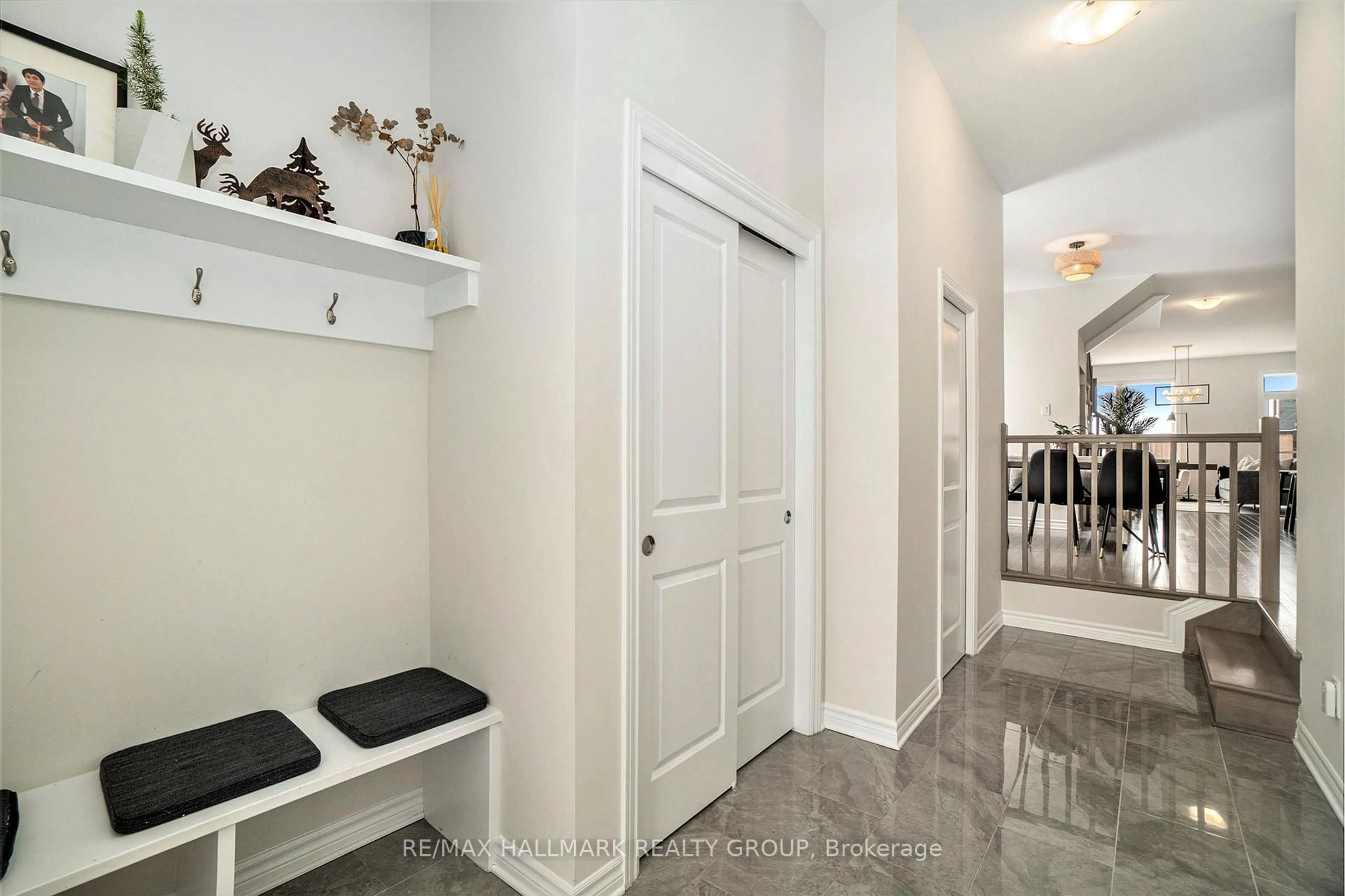 Indoor entryway for 958 Socca Cres, Orleans - Cumberland and Area Ontario K4A 5M1