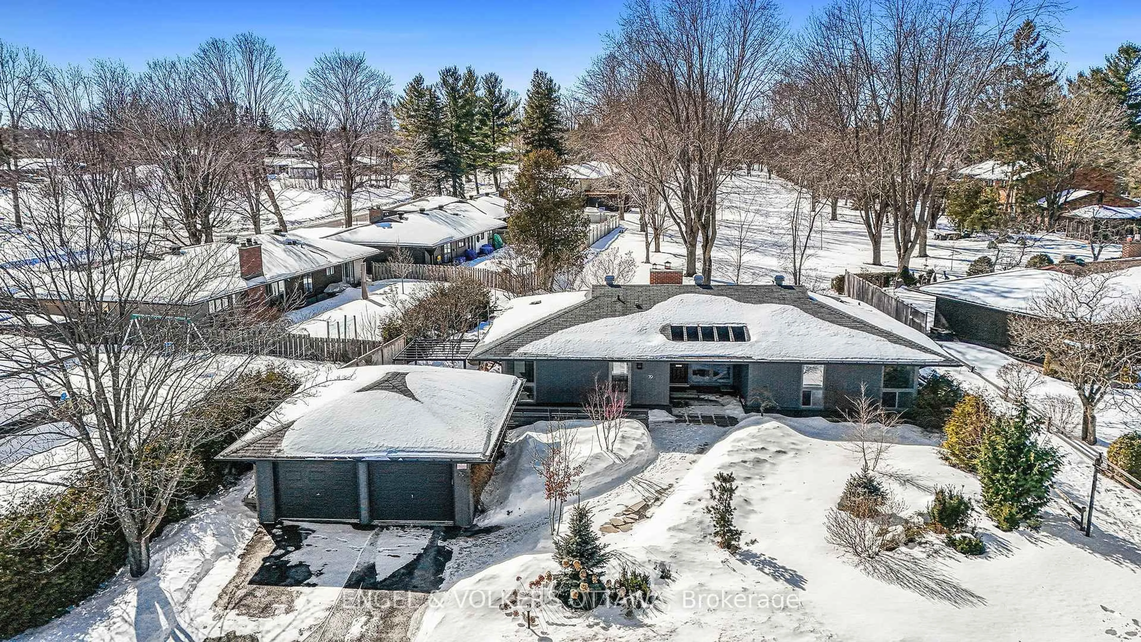 A pic from outside/outdoor area/front of a property/back of a property/a pic from drone, unknown for 79 Varley Dr, Kanata Ontario K2K 1H3