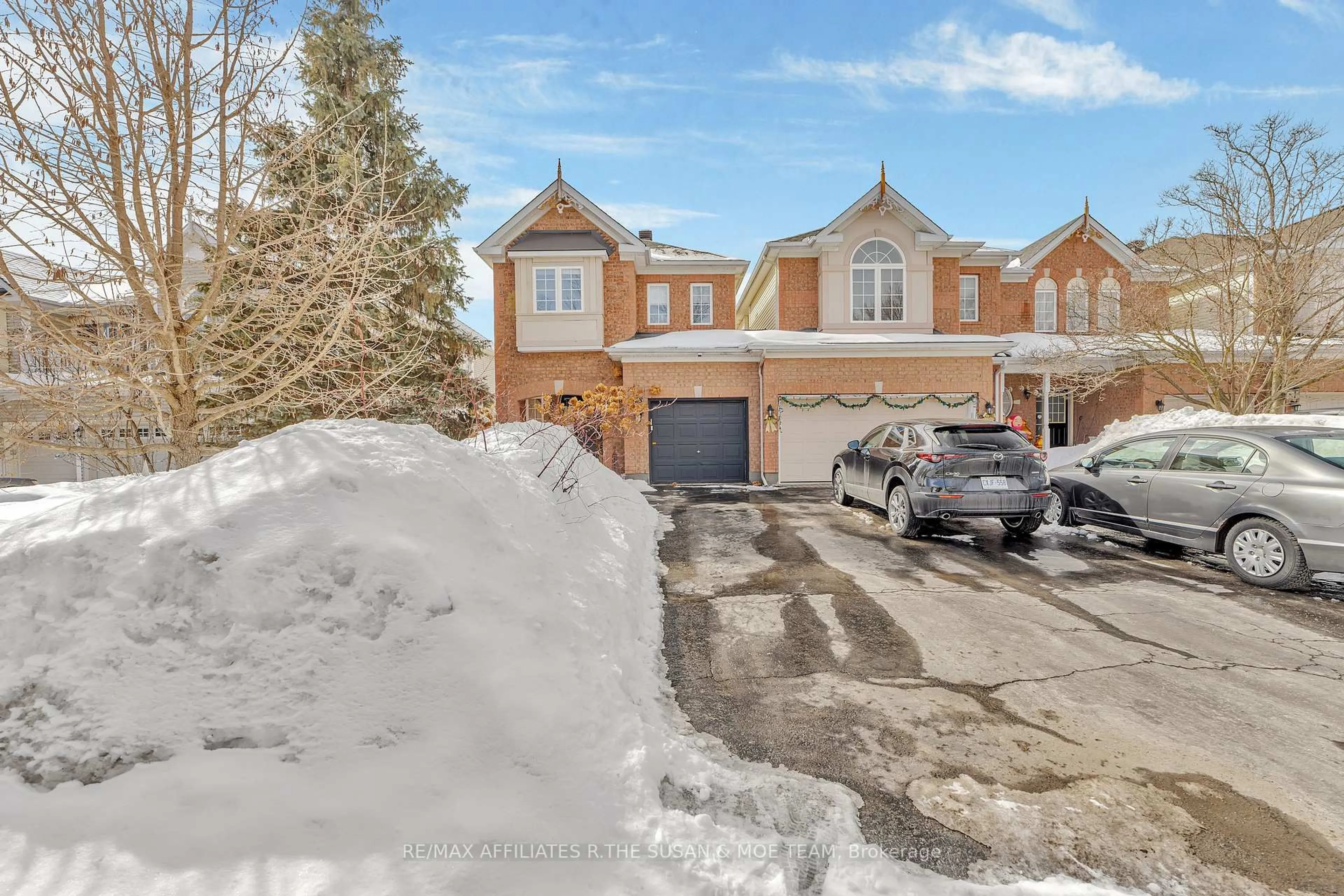 A pic from outside/outdoor area/front of a property/back of a property/a pic from drone, street for 28 Helmo Cres, Kanata Ontario K2T 1C7