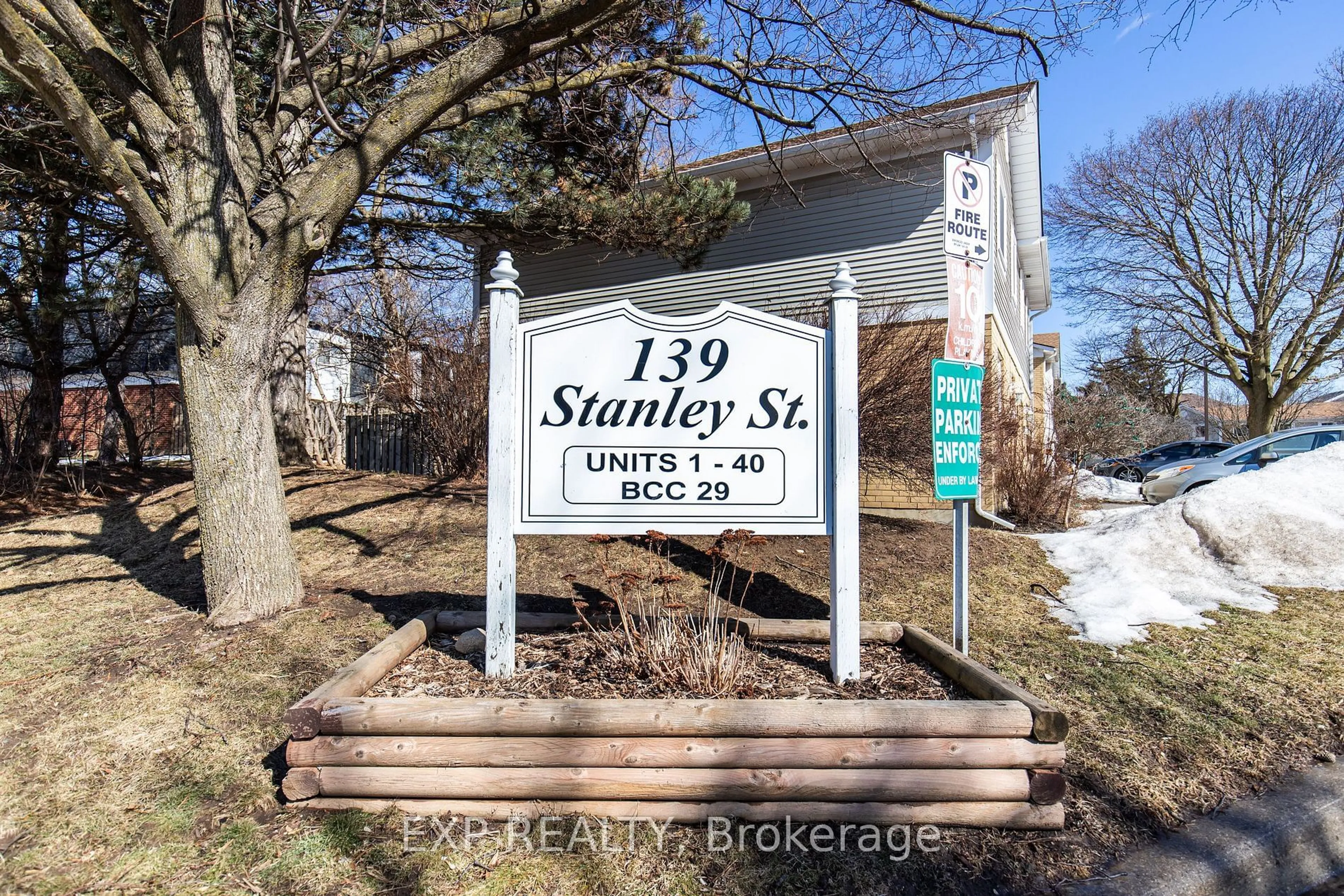 Indoor entryway for 139 Stanley St #27, Brantford Ontario N3S 7T3