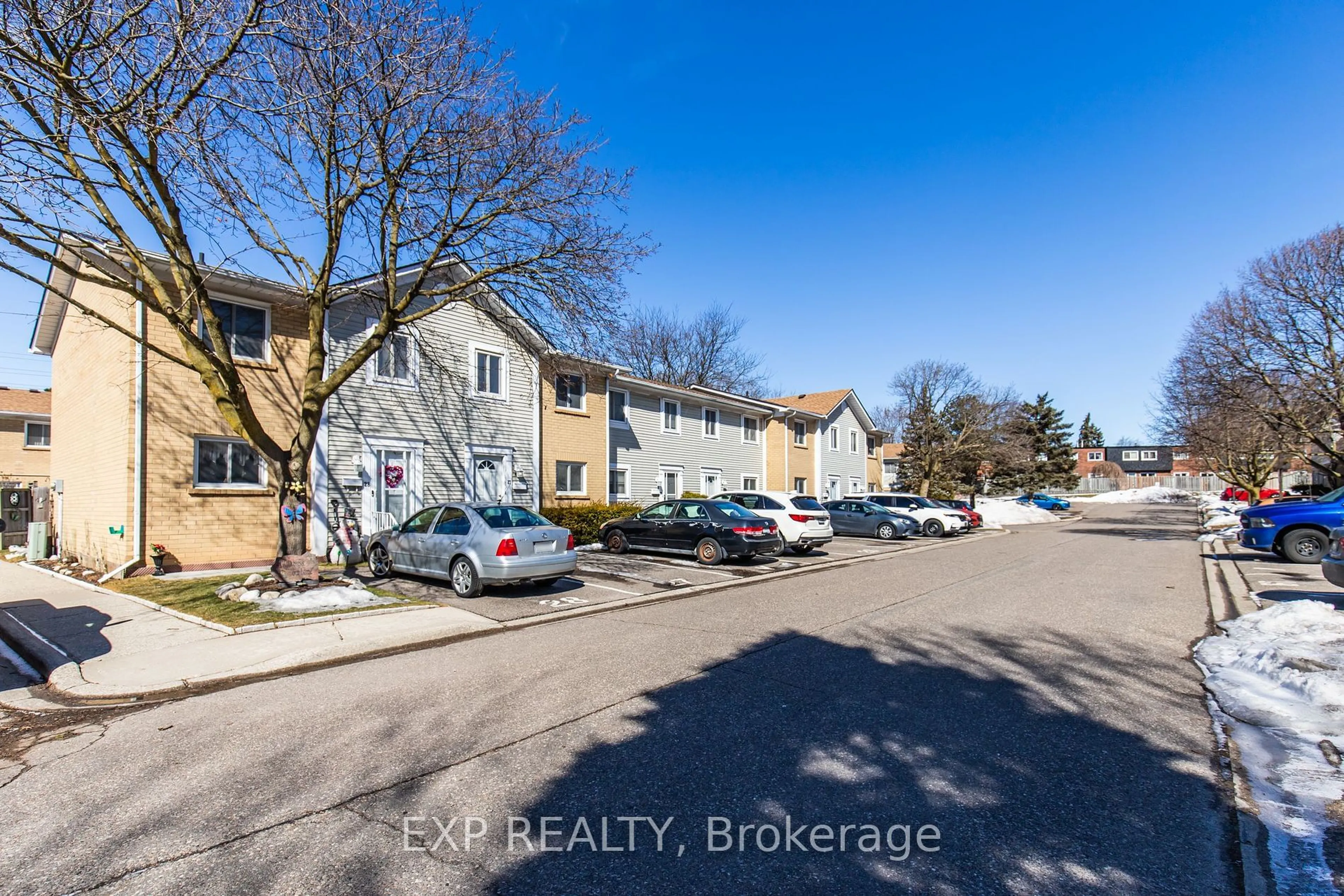 A pic from outside/outdoor area/front of a property/back of a property/a pic from drone, street for 139 Stanley St #27, Brantford Ontario N3S 7T3