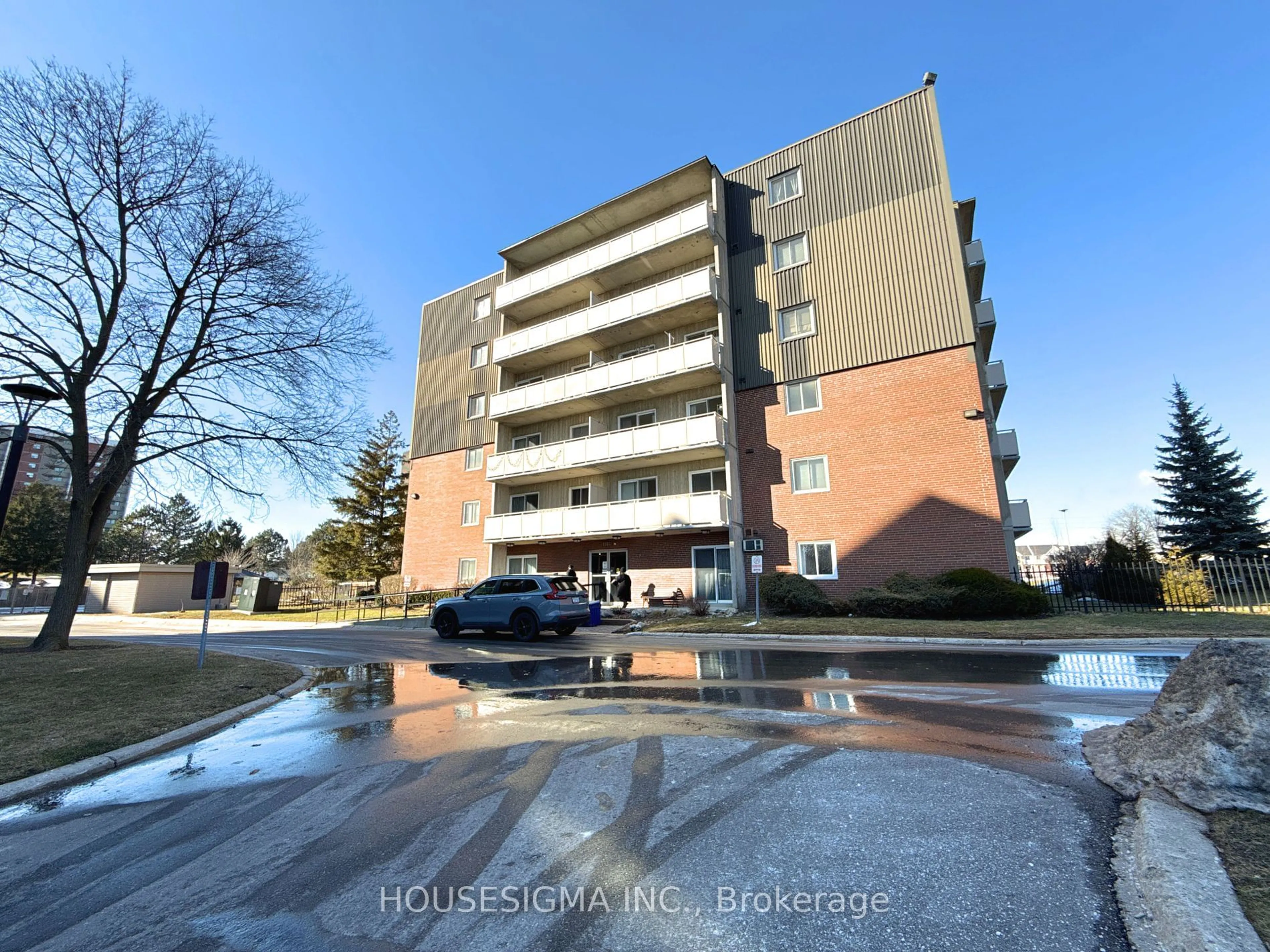 A pic from outside/outdoor area/front of a property/back of a property/a pic from drone, building for 1104 Jalna Blvd #401, London Ontario N6E 2S6