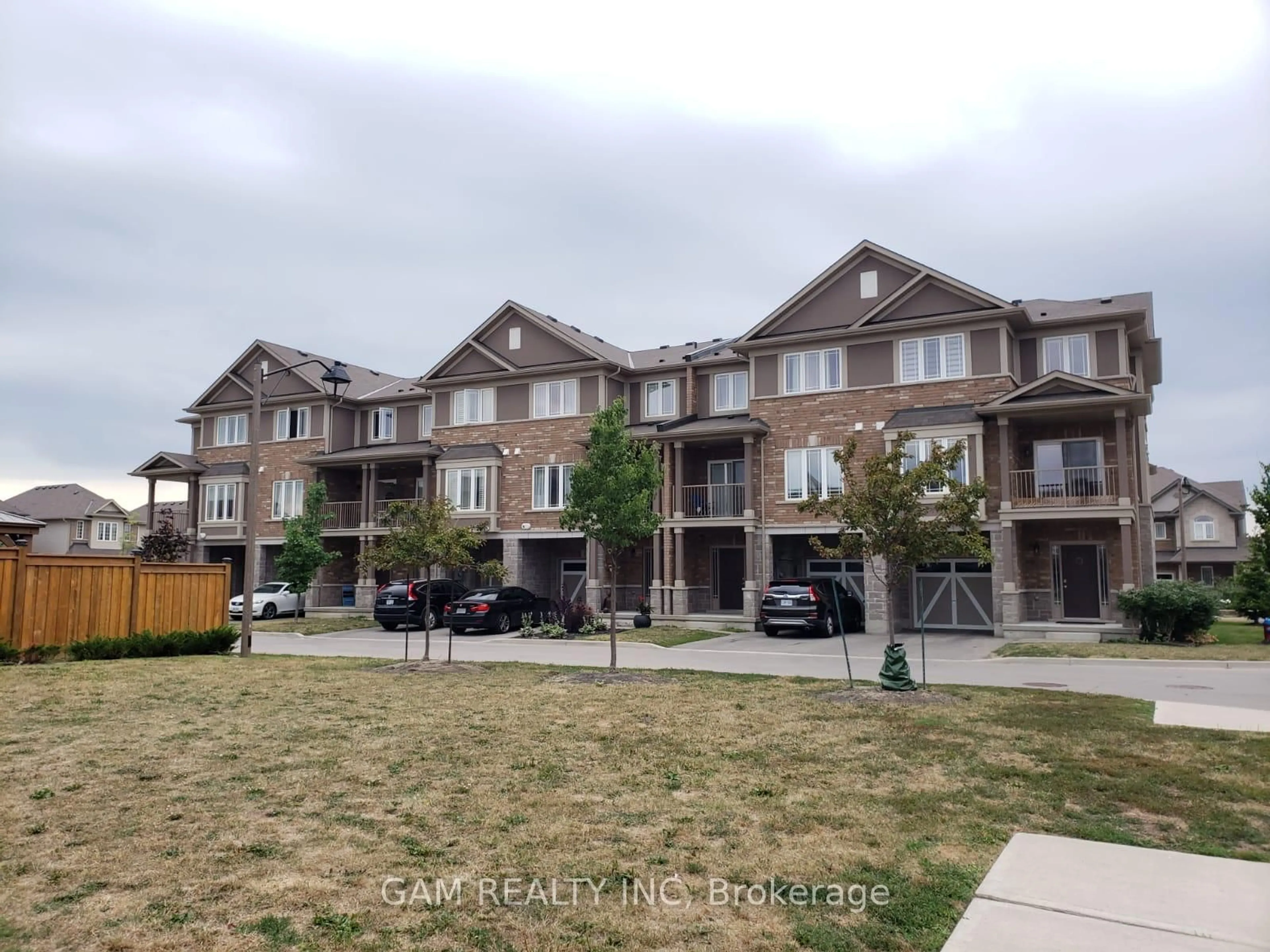 A pic from outside/outdoor area/front of a property/back of a property/a pic from drone, unknown for 10 Laureloak Lane, Hamilton Ontario L0R 1P0