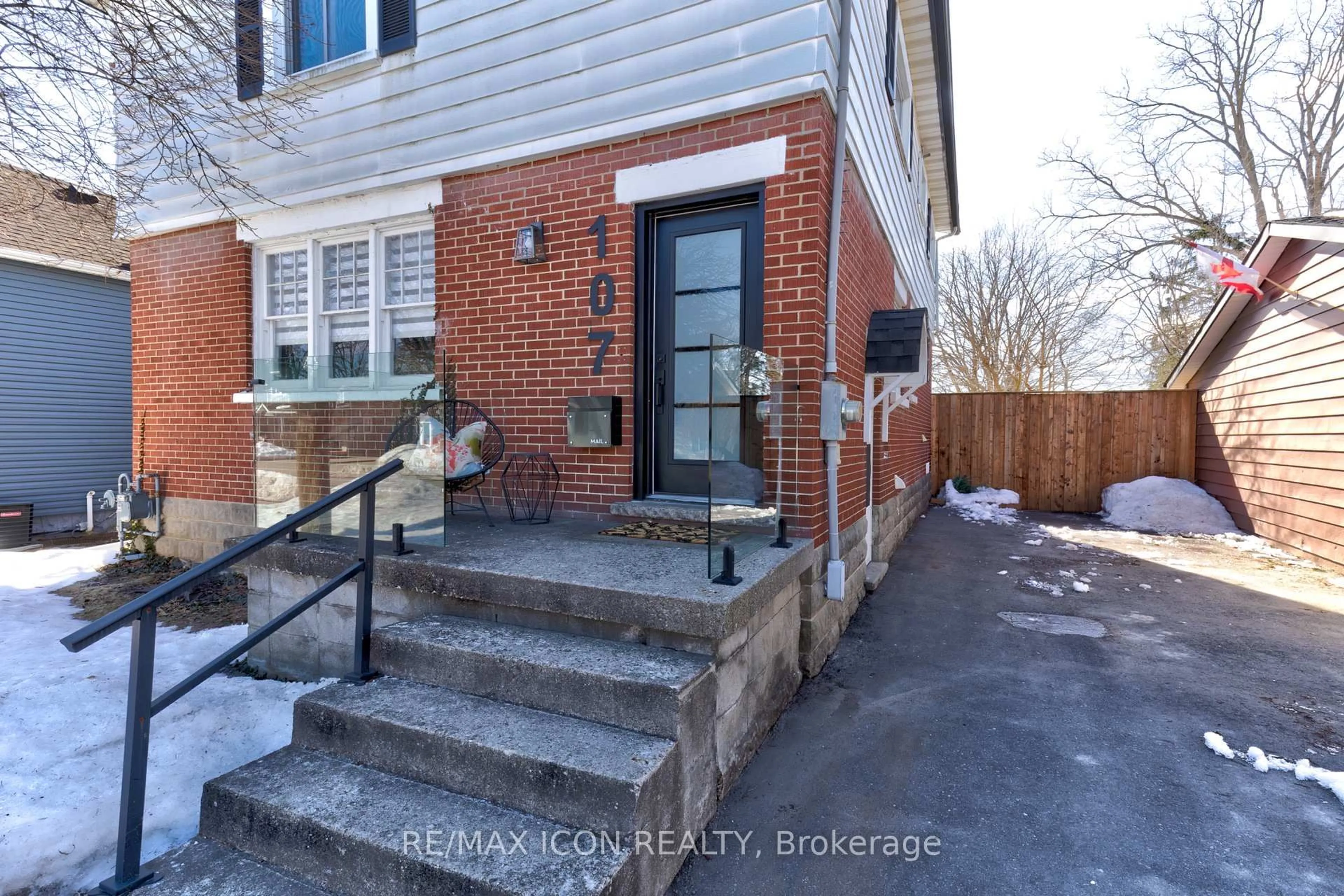 Home with brick exterior material, street for 107 Francis St, Cambridge Ontario N1S 1Z9