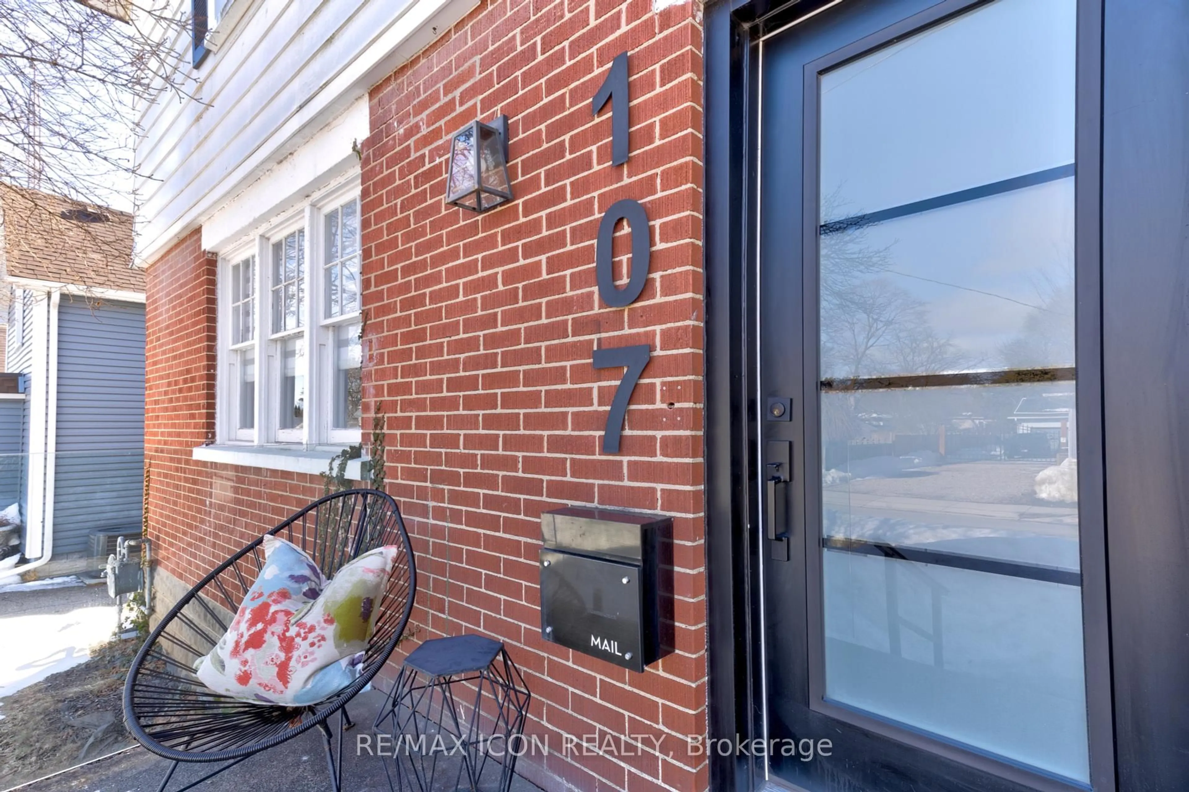 Home with brick exterior material, street for 107 Francis St, Cambridge Ontario N1S 1Z9