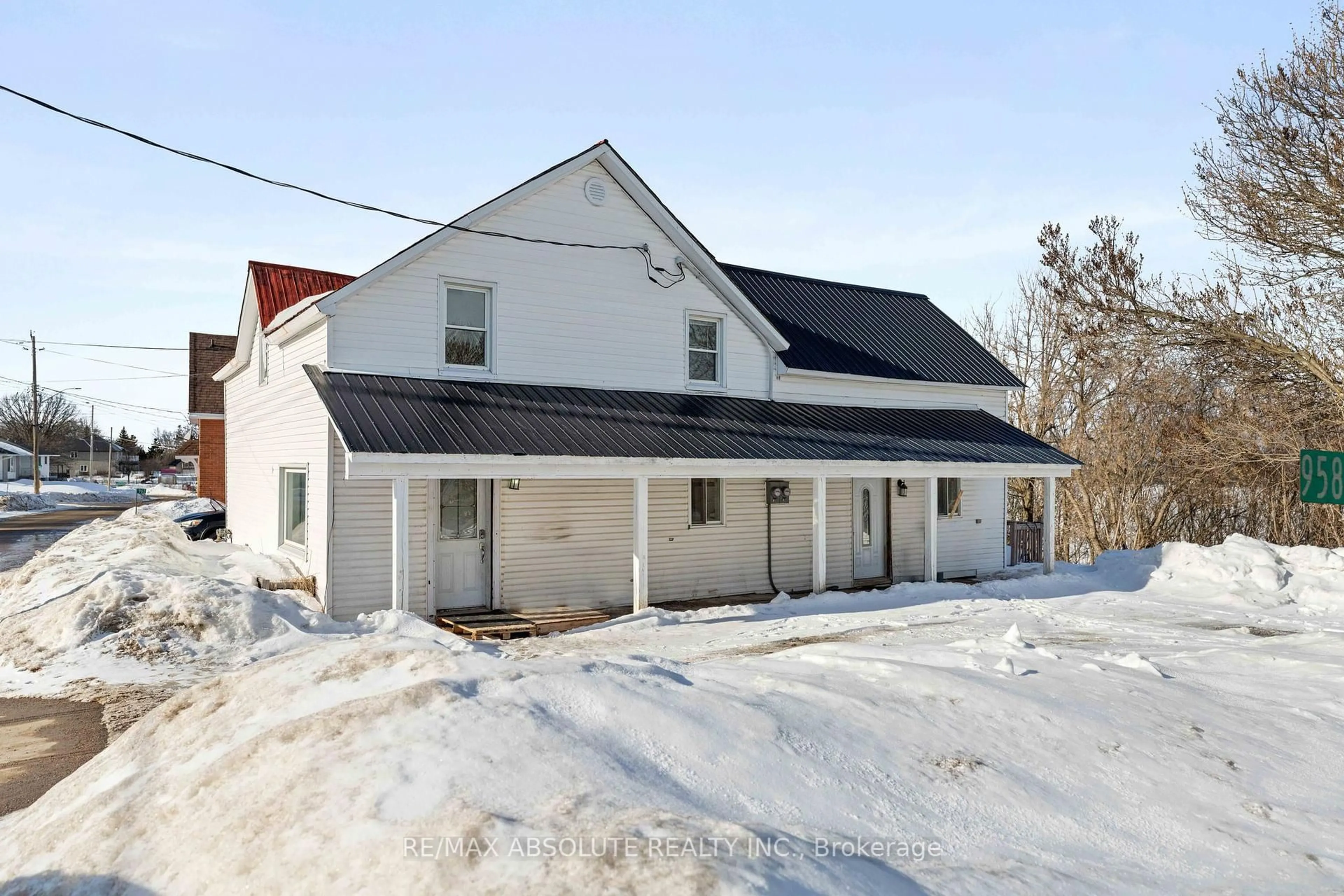 A pic from outside/outdoor area/front of a property/back of a property/a pic from drone, building for 958 Centre St, McNab/Braeside Ontario K0A 1G0