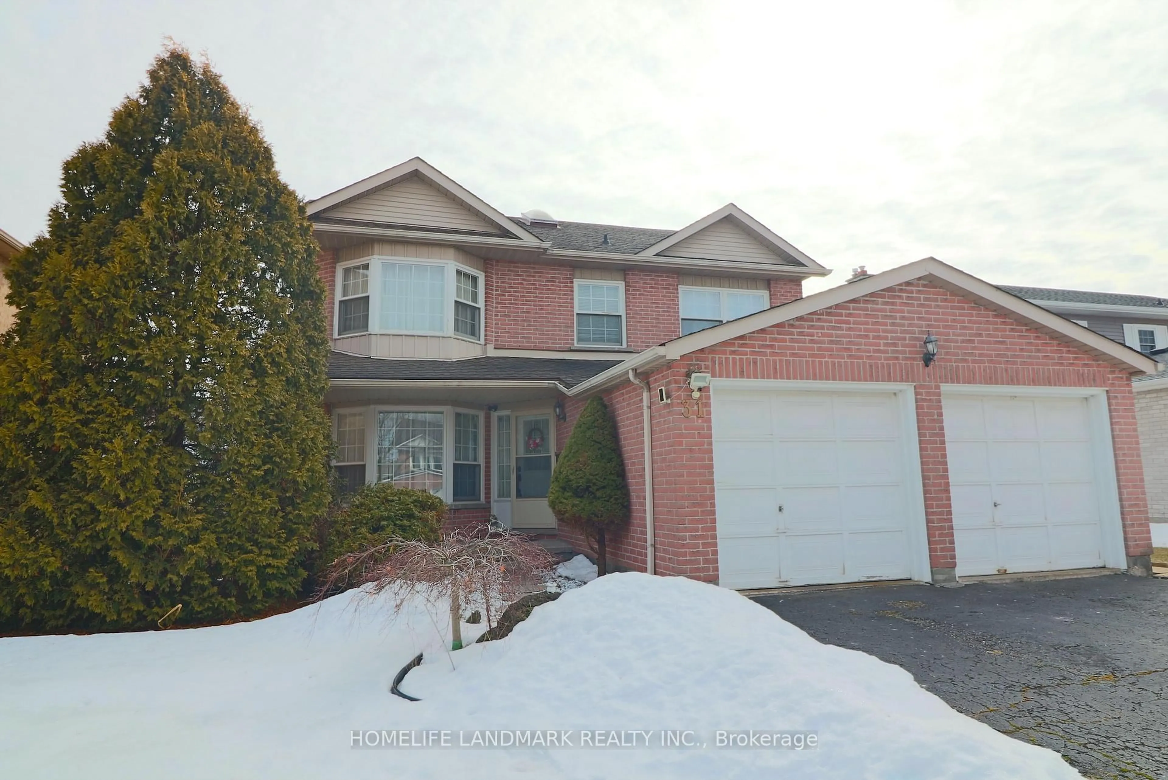 A pic from outside/outdoor area/front of a property/back of a property/a pic from drone, street for 31 Carmine Cres, St. Catharines Ontario L2S 3M3