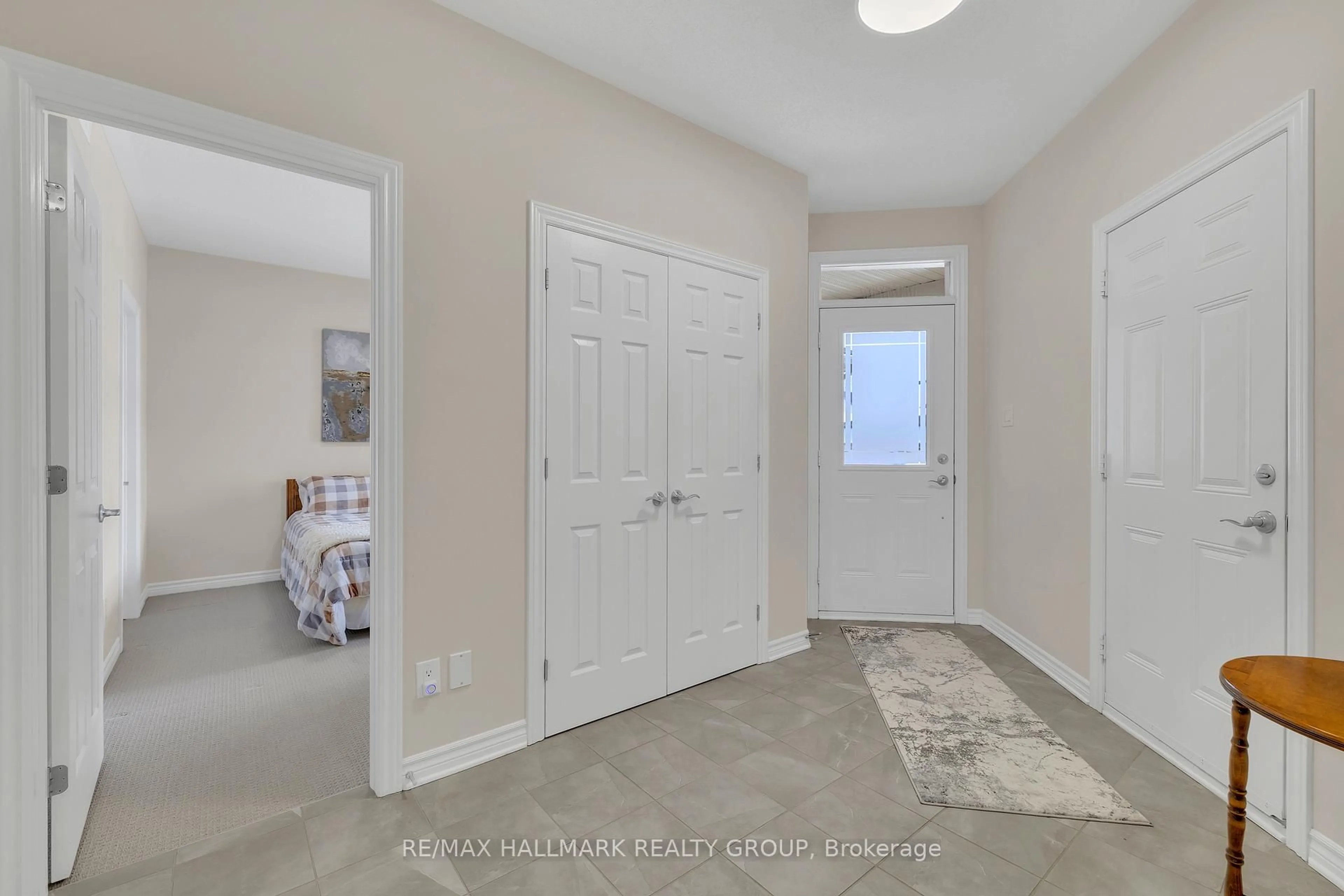 Indoor entryway for 251 Royal Landing Gate, North Grenville Ontario K0G 1J0