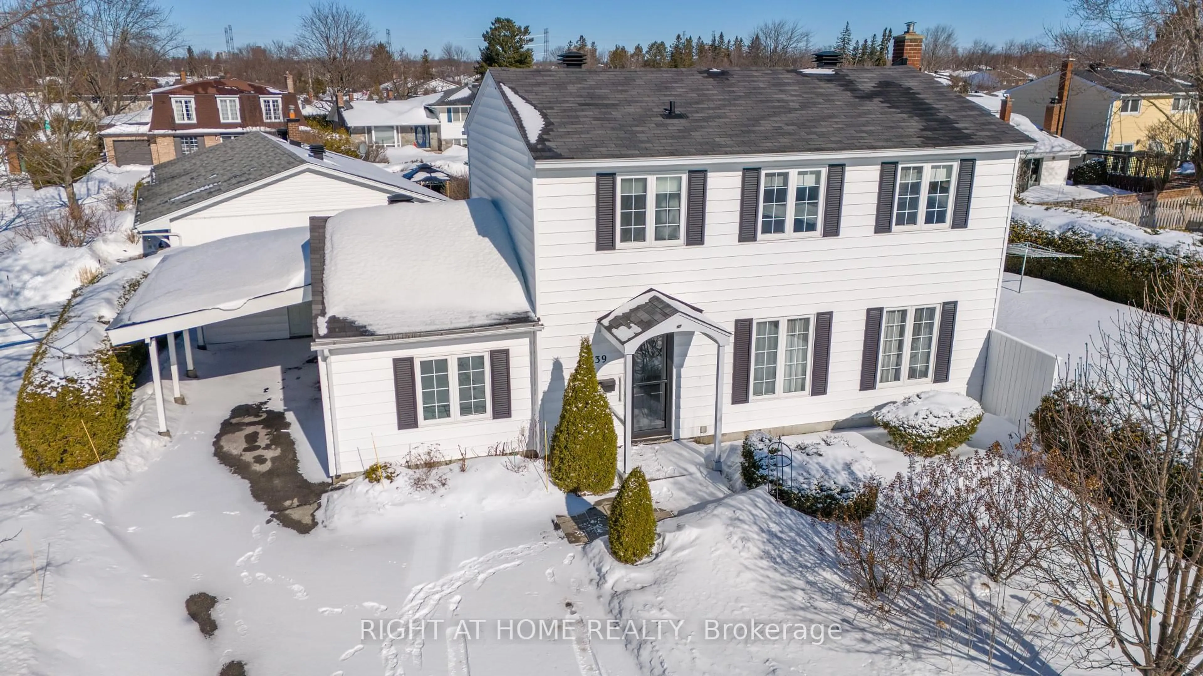 A pic from outside/outdoor area/front of a property/back of a property/a pic from drone, street for 1339 Holmes Cres, Hunt Club - South Keys and Area Ontario K1V 7L2