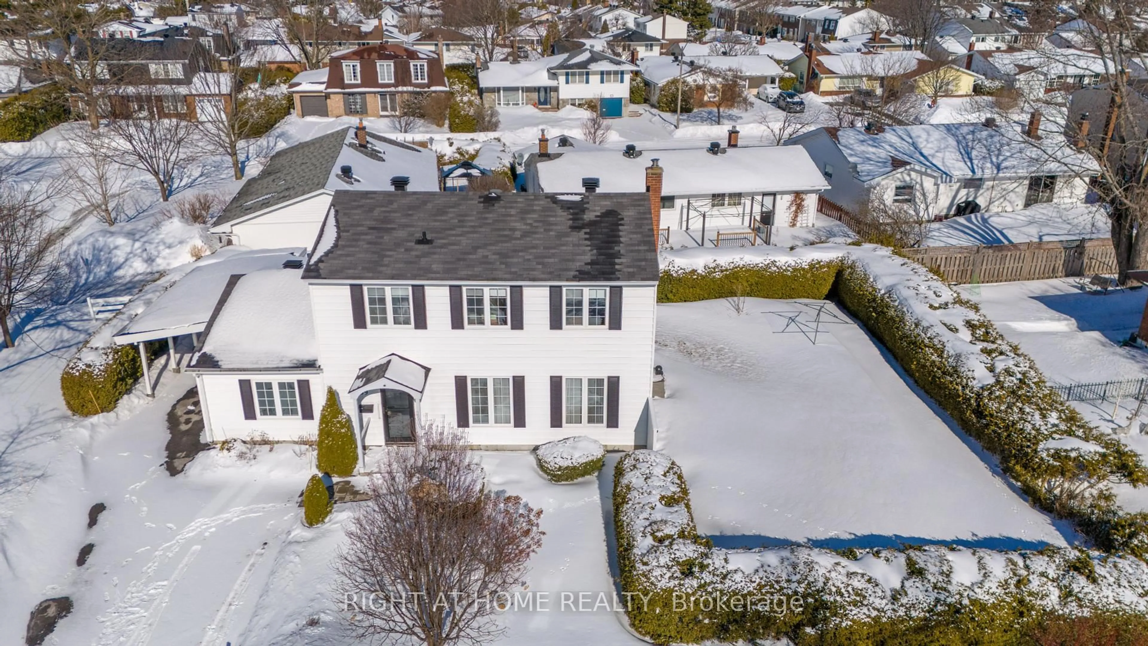 A pic from outside/outdoor area/front of a property/back of a property/a pic from drone, street for 1339 Holmes Cres, Hunt Club - South Keys and Area Ontario K1V 7L2