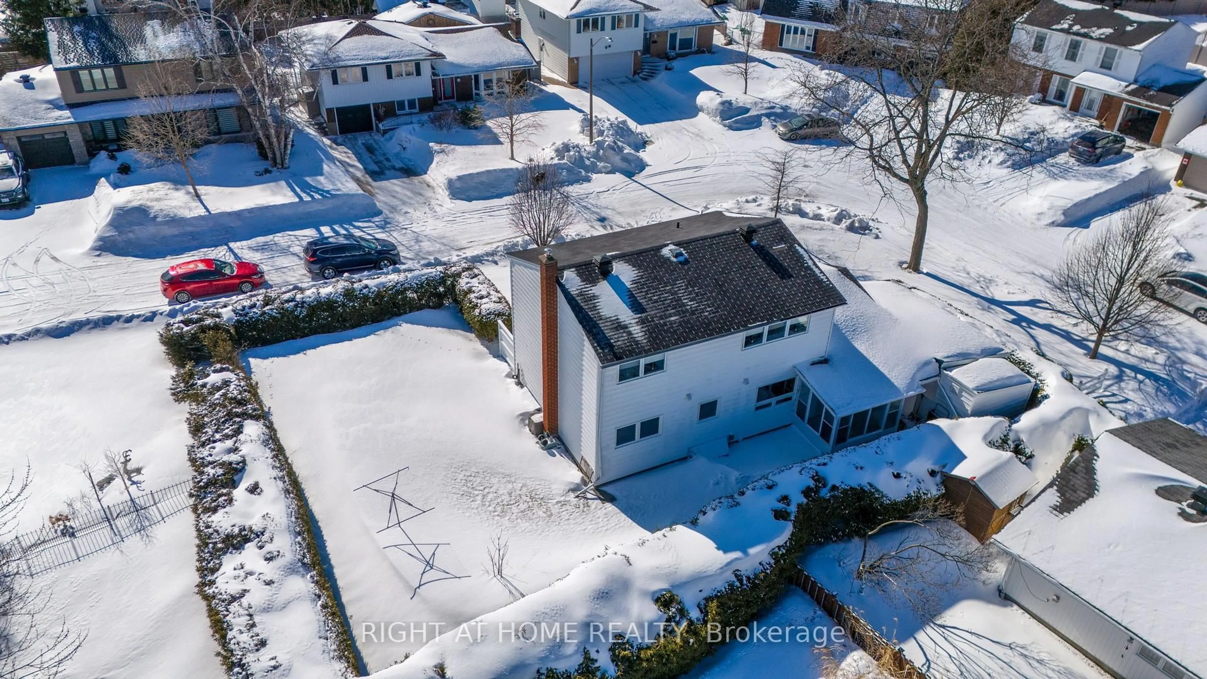 A pic from outside/outdoor area/front of a property/back of a property/a pic from drone, unknown for 1339 Holmes Cres, Hunt Club - South Keys and Area Ontario K1V 7L2