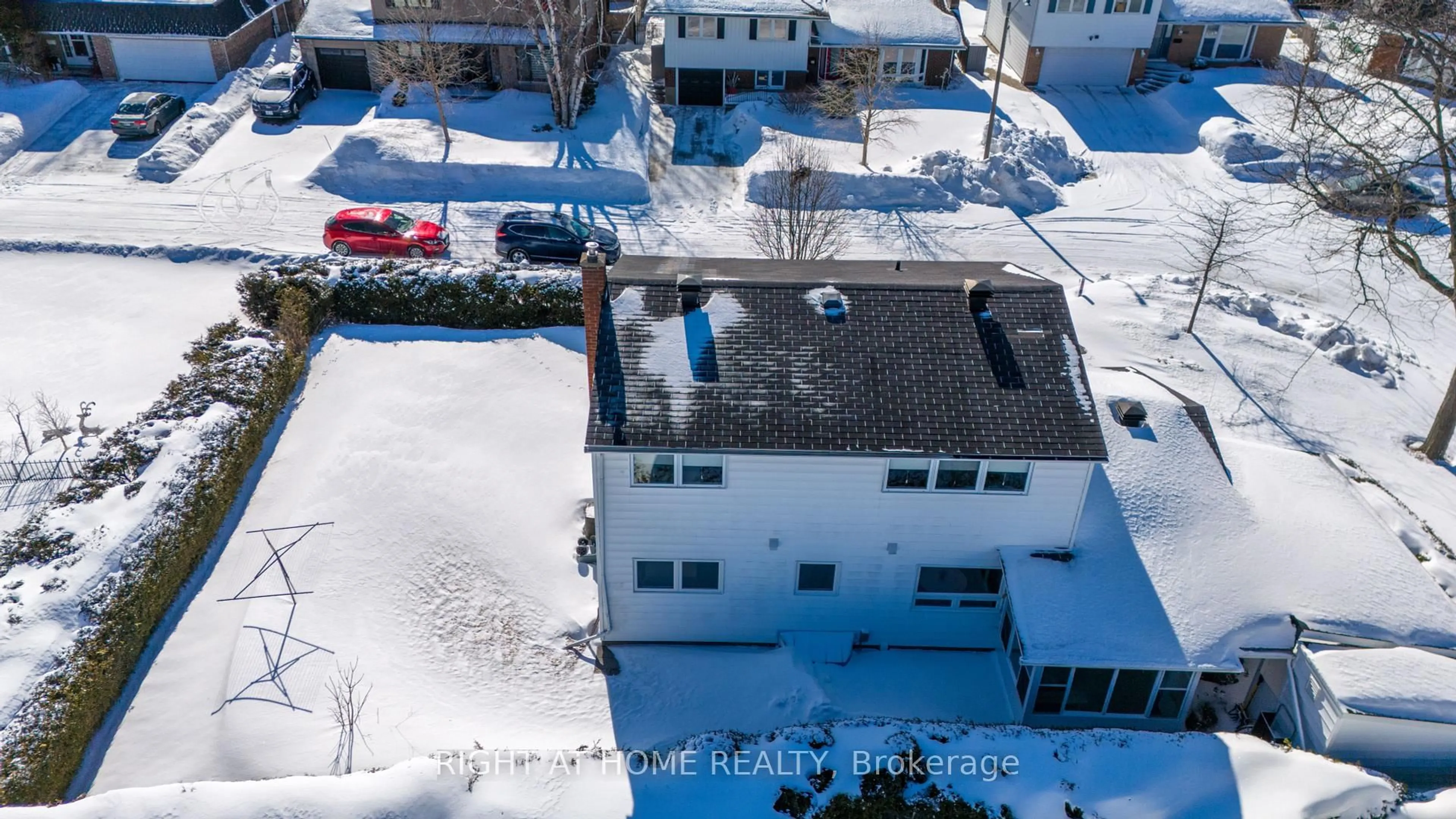 A pic from outside/outdoor area/front of a property/back of a property/a pic from drone, unknown for 1339 Holmes Cres, Hunt Club - South Keys and Area Ontario K1V 7L2