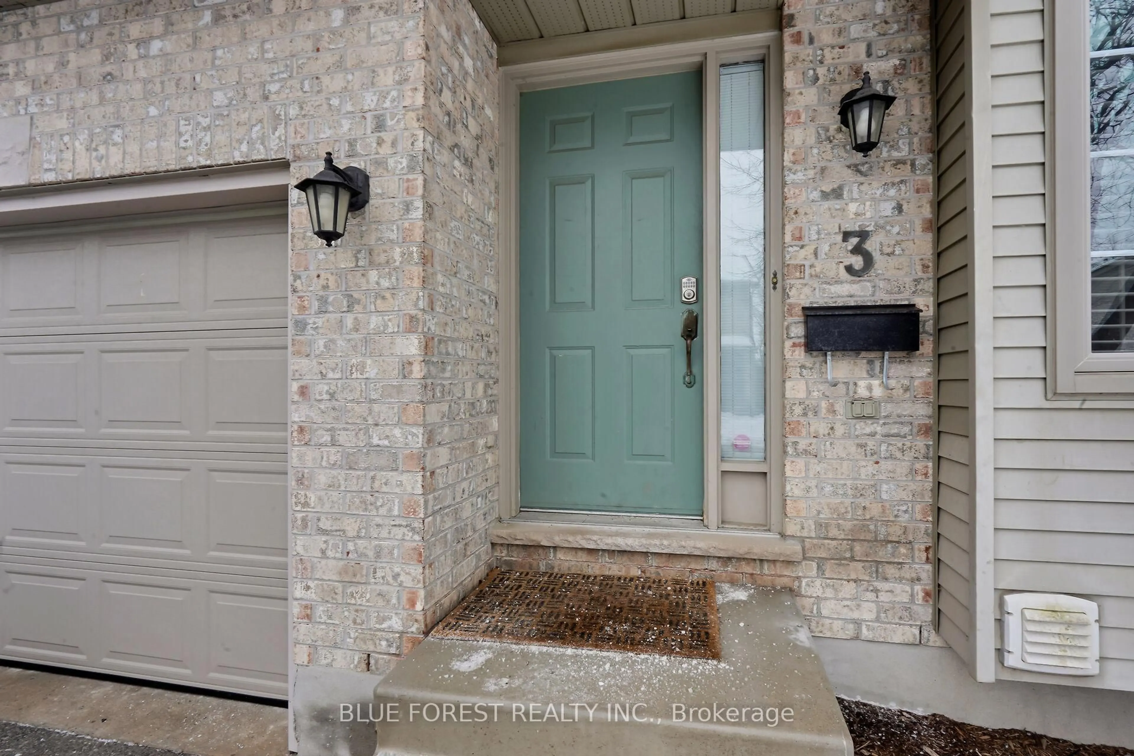 Indoor entryway for 410 Ambleside Dr #3, London Ontario N6G 4Y3