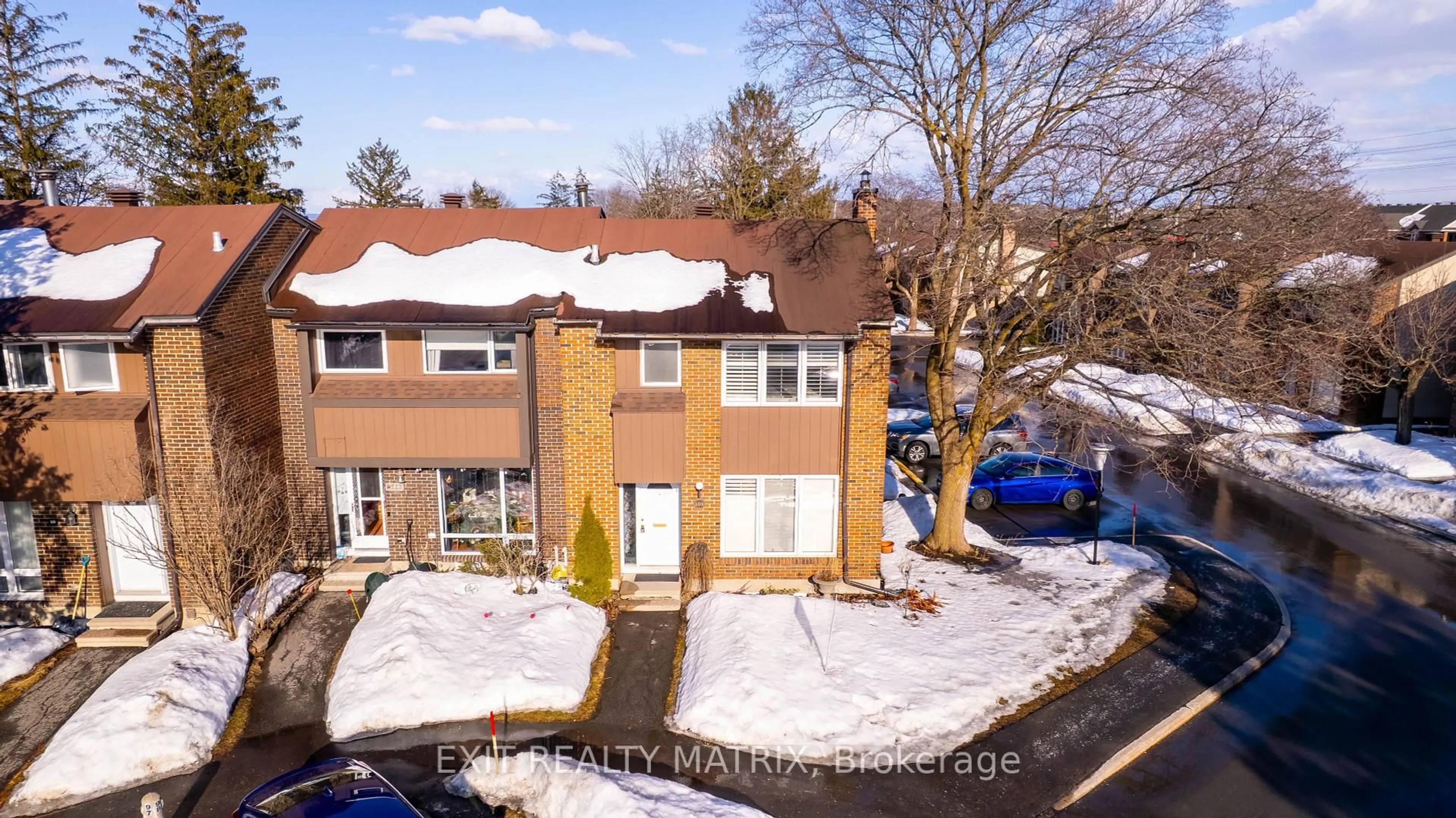 A pic from outside/outdoor area/front of a property/back of a property/a pic from drone, street for 2111 Montreal Rd #101, Ottawa Ontario K1J 8M8