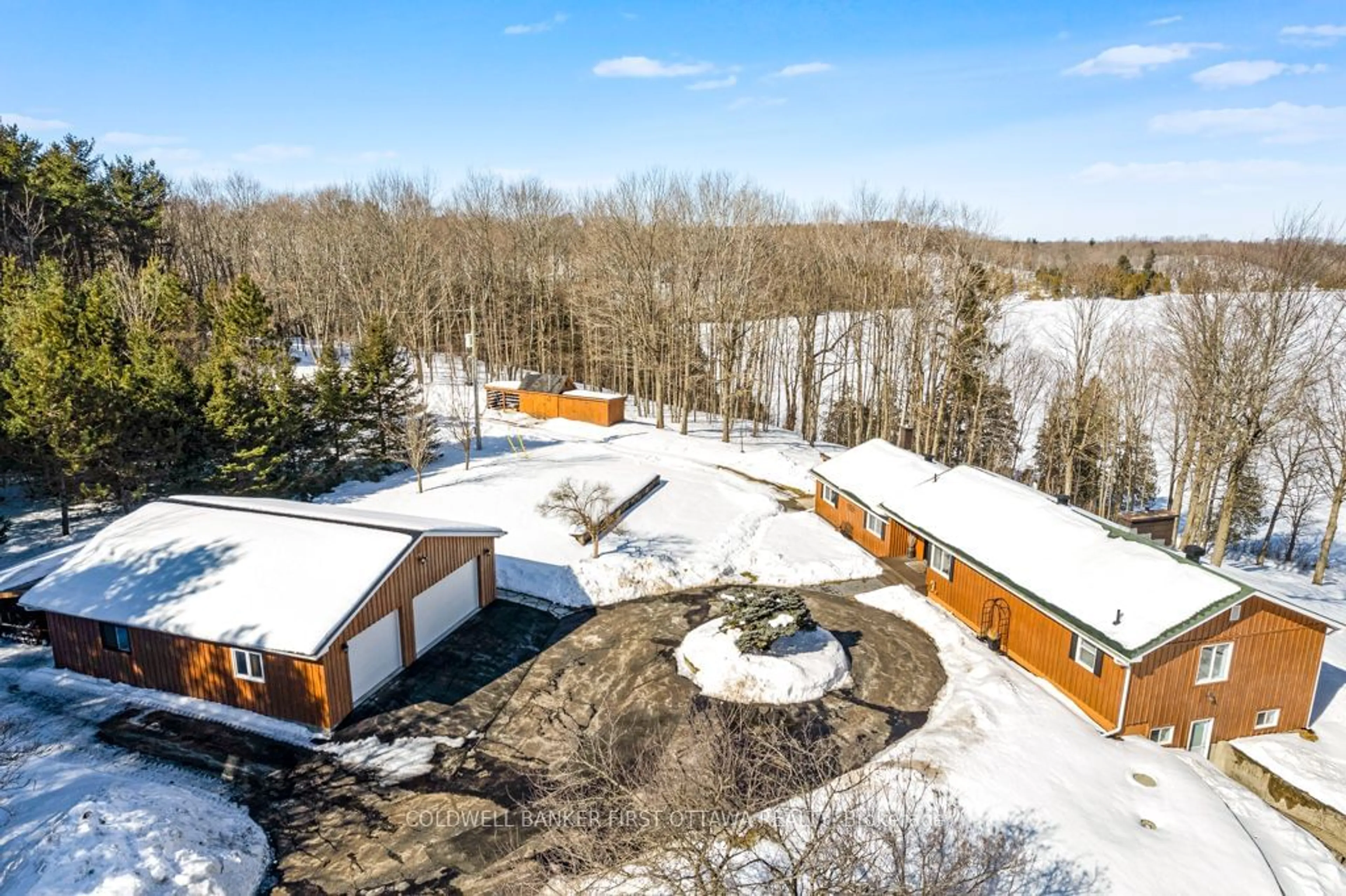 A pic from outside/outdoor area/front of a property/back of a property/a pic from drone, unknown for 4772 Briton-Houghton Bay Rd, Rideau Lakes Ontario K0G 1V0