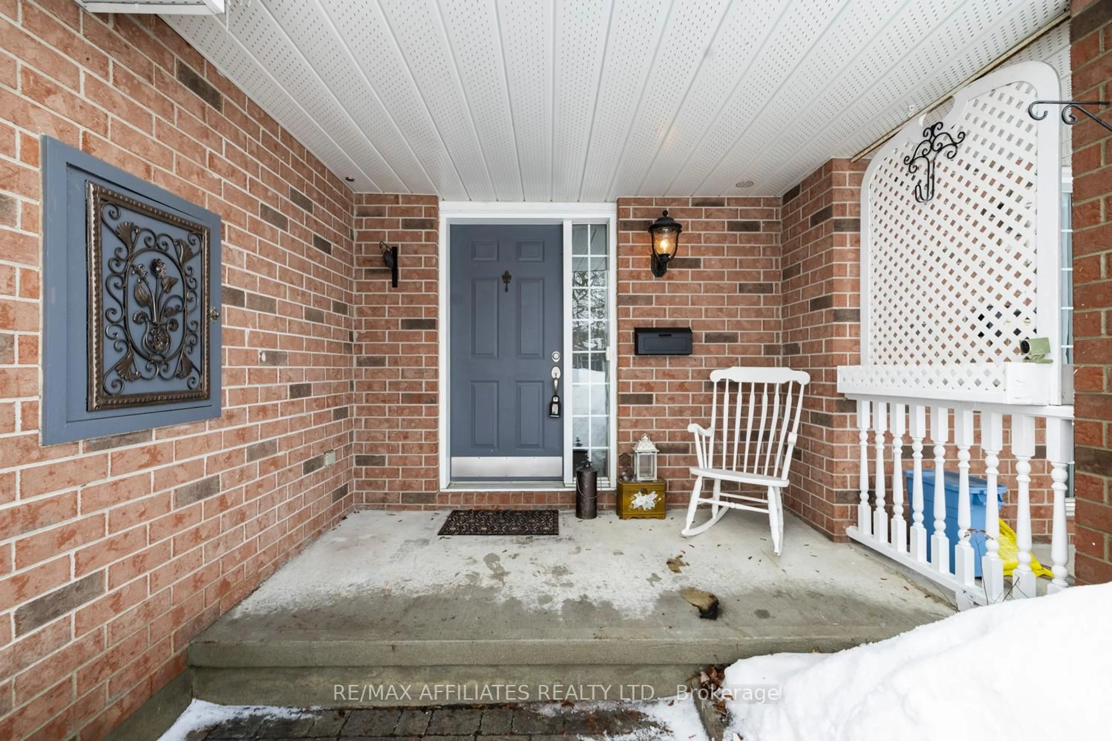 Indoor entryway for 61 Whalings Circ, Stittsville - Munster - Richmond Ontario K2S 1S4