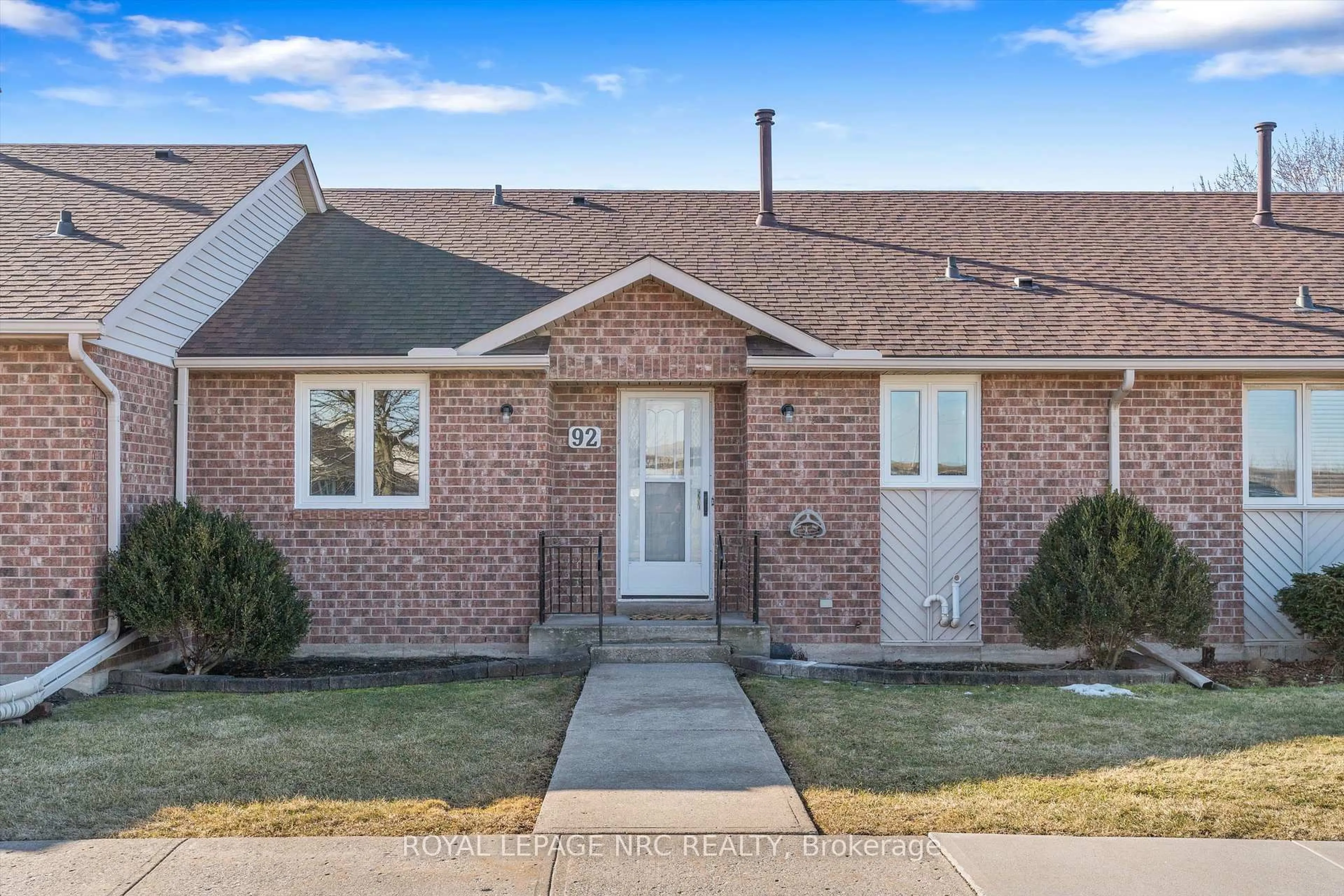 Home with brick exterior material, street for 122 Bunting Rd #92, St. Catharines Ontario L2P 3X7