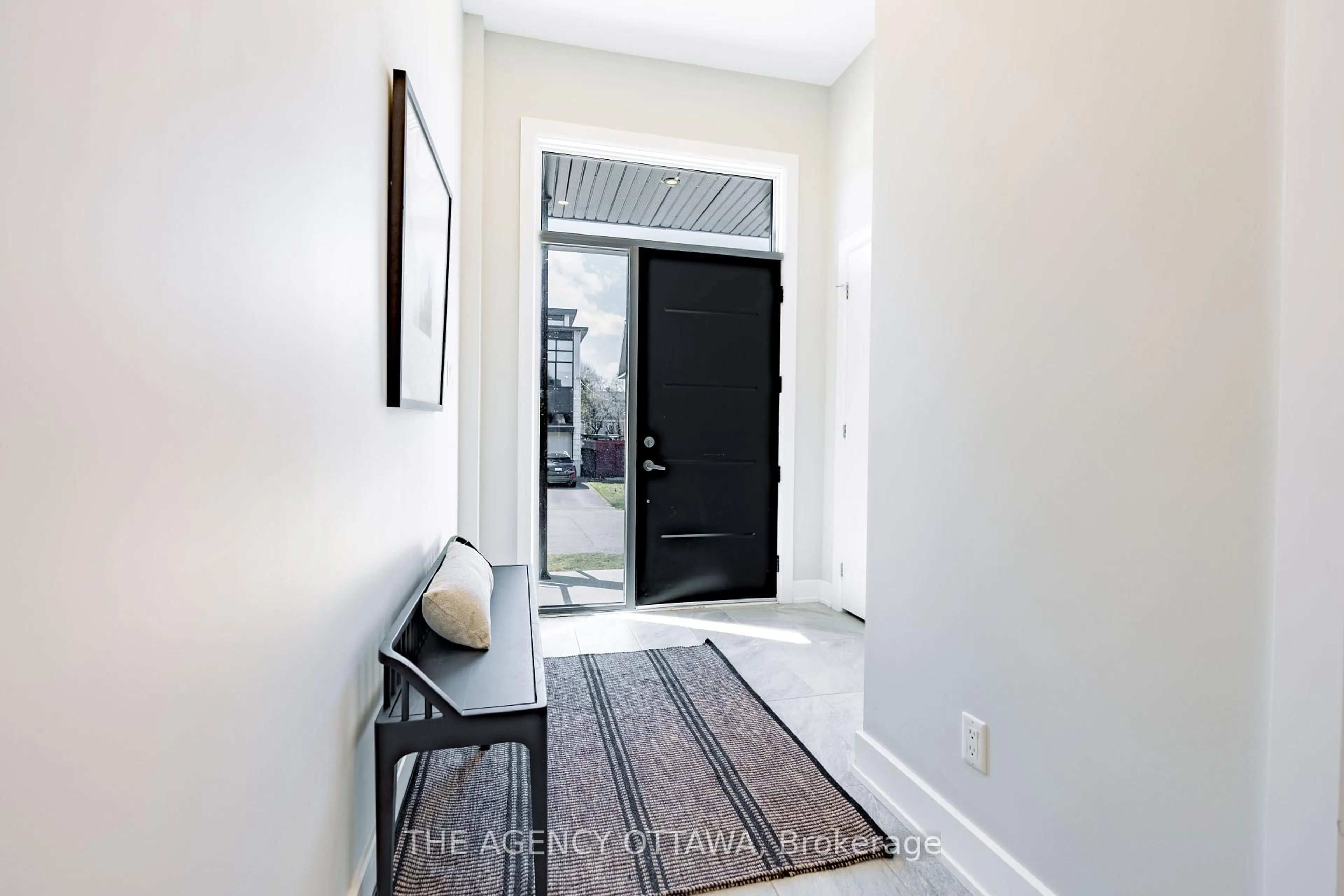 Indoor entryway for 223 ROYAL Ave, Carlingwood - Westboro and Area Ontario K2A 1T8