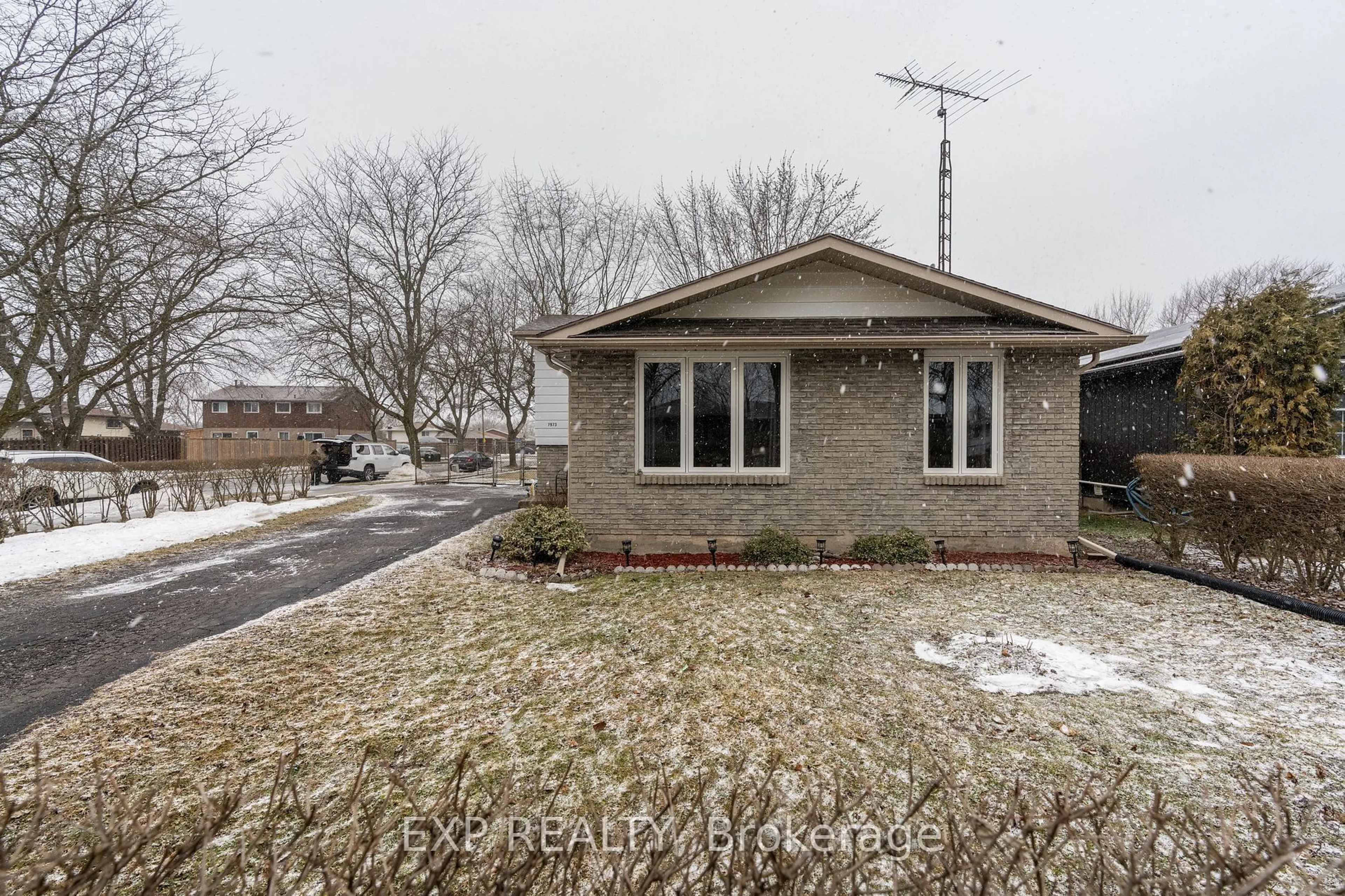 Home with brick exterior material, street for 7973 Paddock Trail Dr, Niagara Falls Ontario L2H 1W7