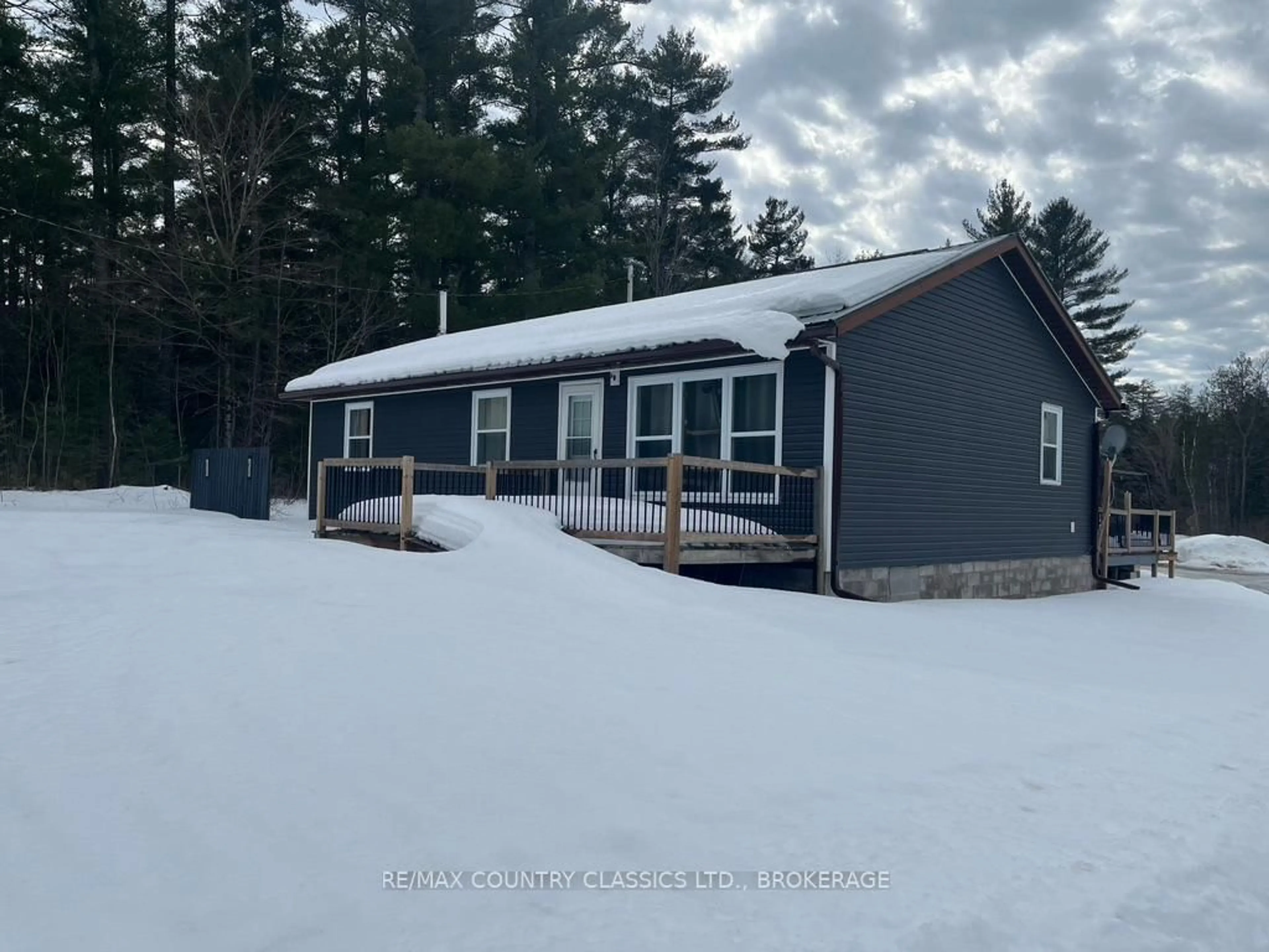 A pic from outside/outdoor area/front of a property/back of a property/a pic from drone, building for 14756 Highway 41, North Frontenac Ontario K0H 1K0