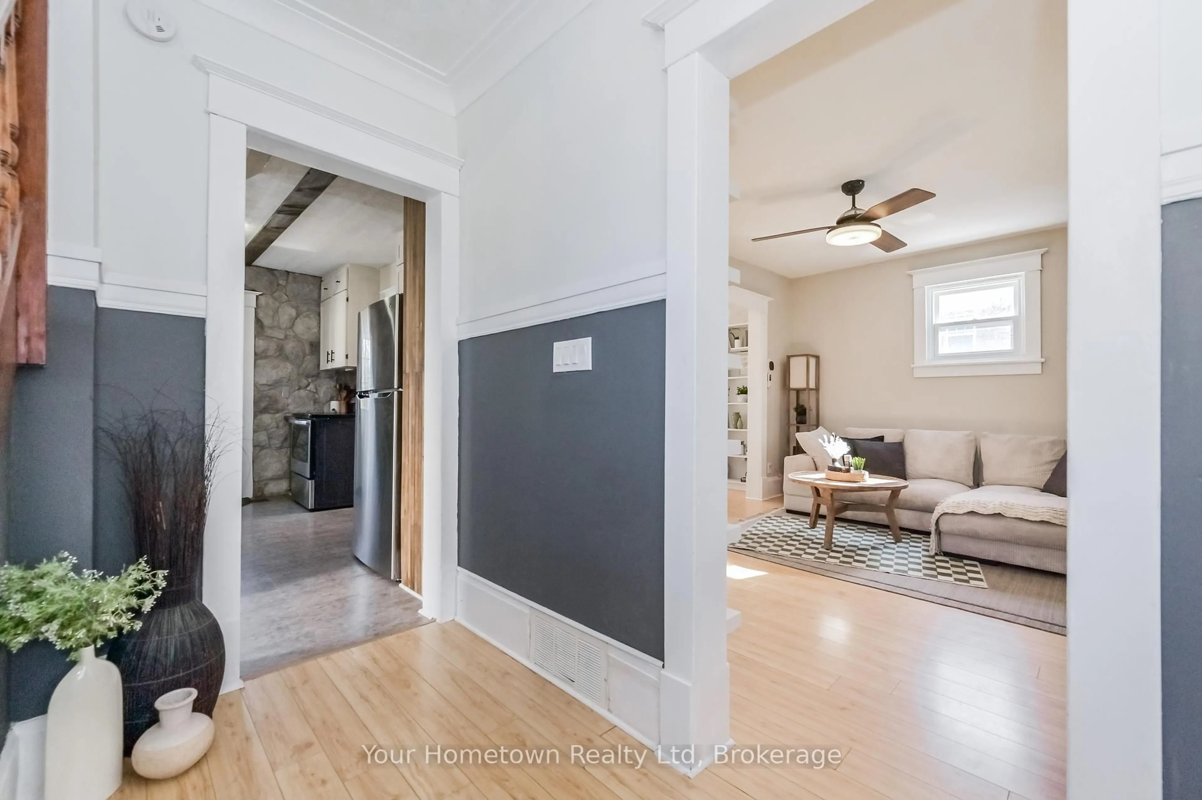 Indoor entryway for 660 St. Andrew St, Centre Wellington Ontario N1M 1P6