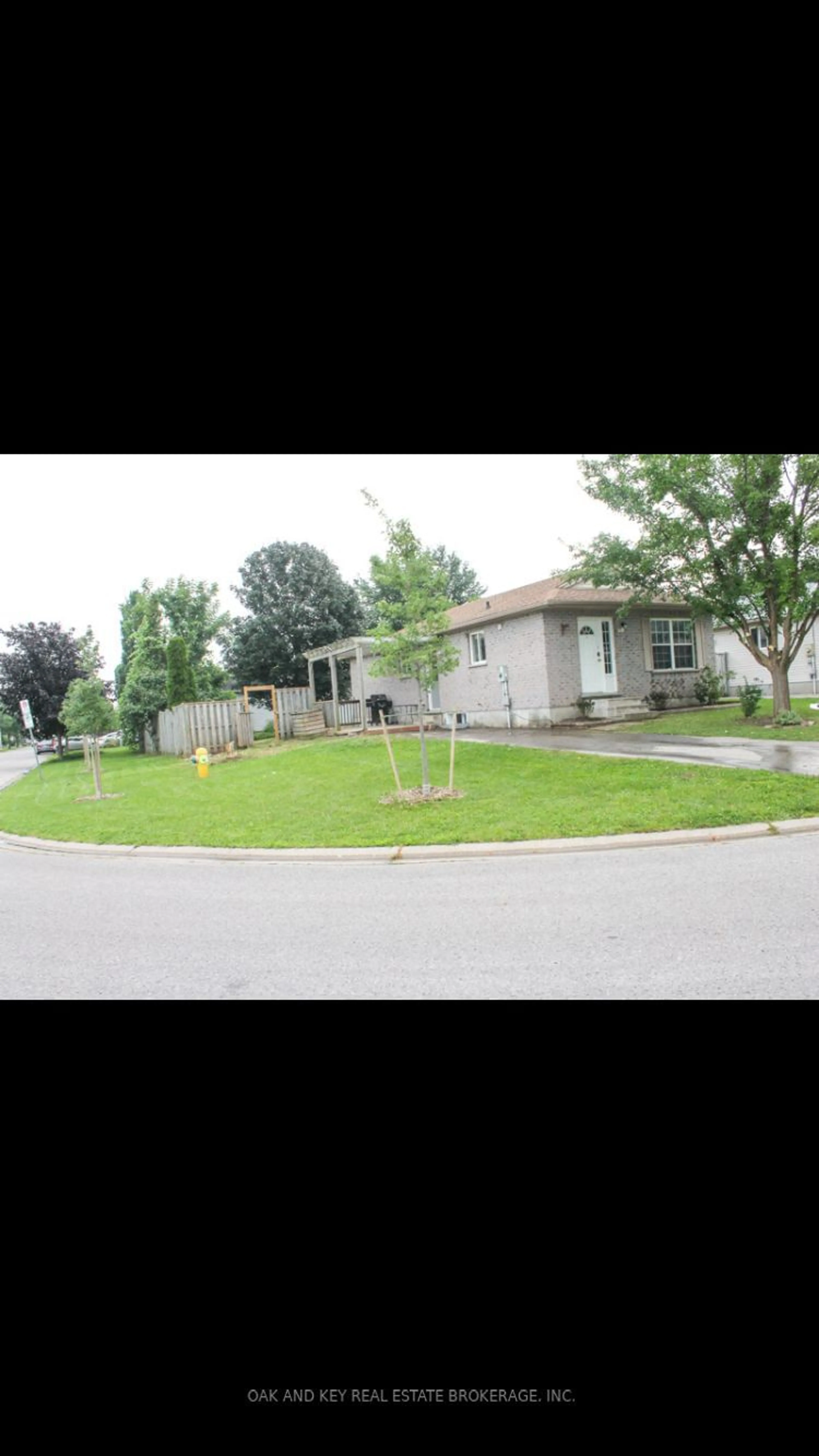 A pic from outside/outdoor area/front of a property/back of a property/a pic from drone, street for 330 FLEMIMG Dr, London Ontario N5V 4Y6