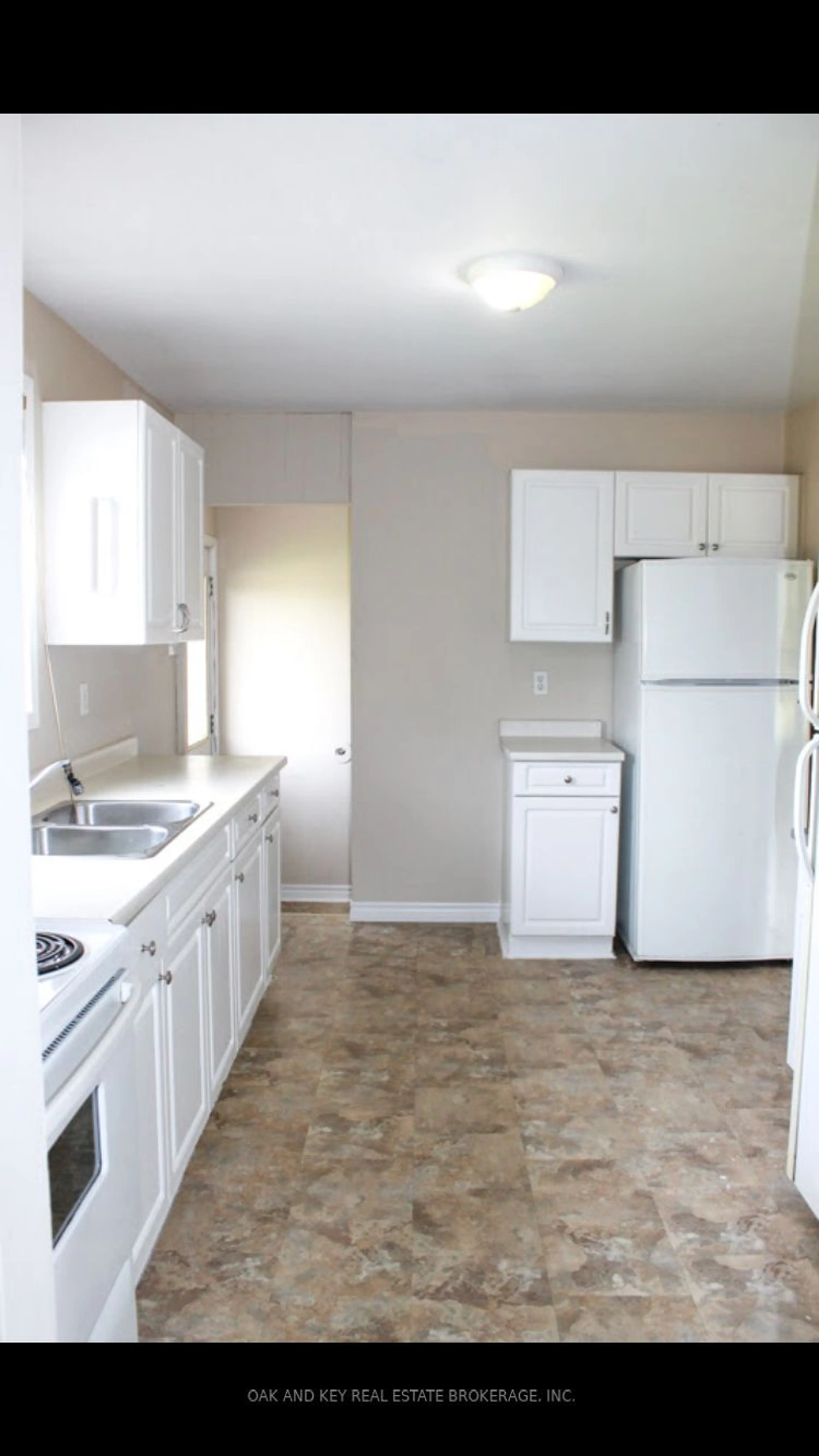 Standard kitchen, unknown for 330 FLEMIMG Dr, London Ontario N5V 4Y6