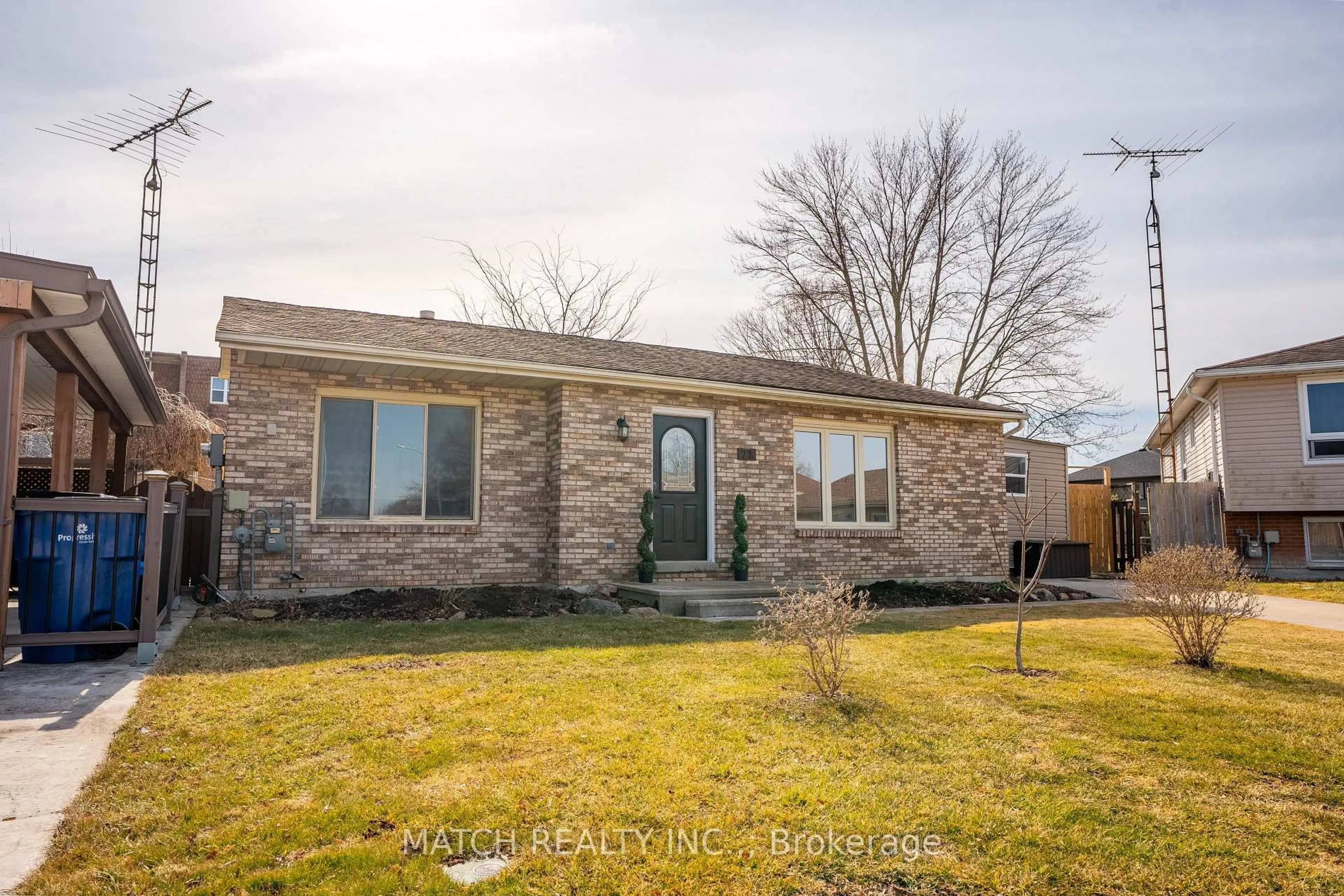 Home with brick exterior material, street for 72 Randolf Cres, Chatham-Kent Ontario N7M 5Y1