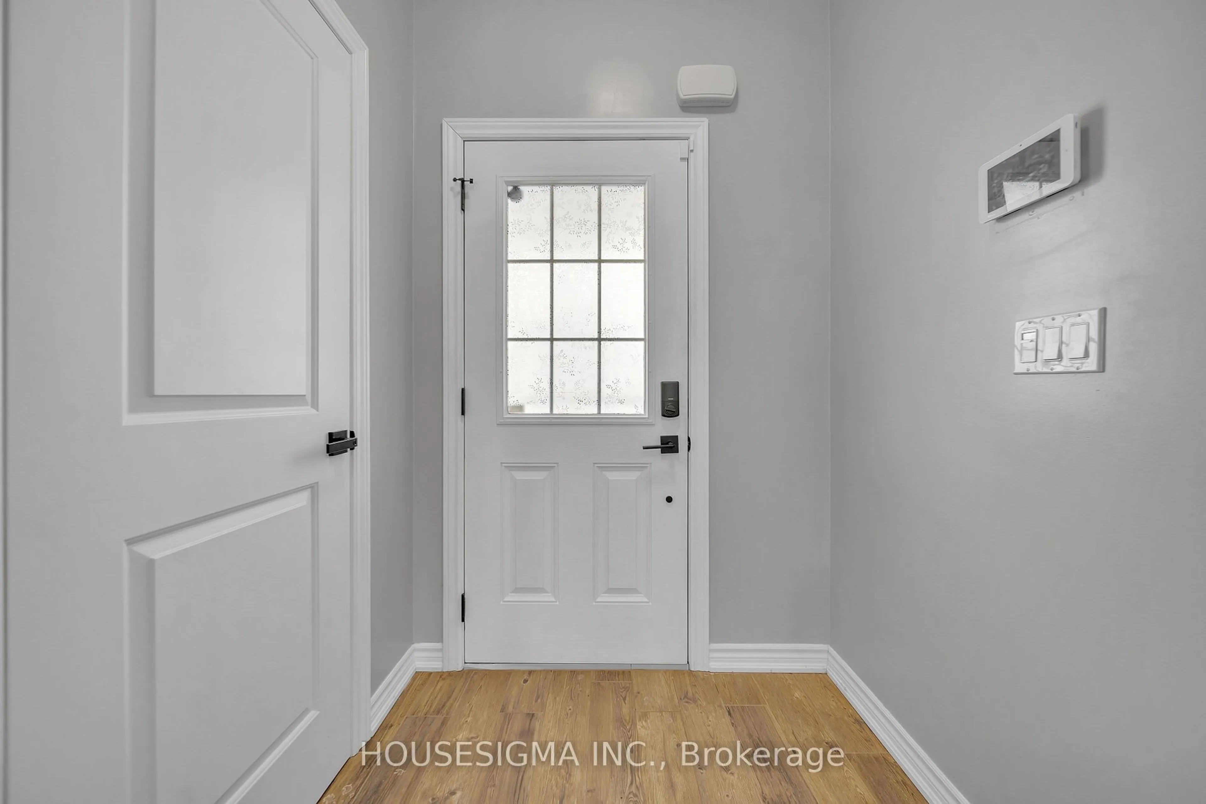 Indoor entryway for 87 Goodall Crt, Centre Wellington Ontario N1M 0C8