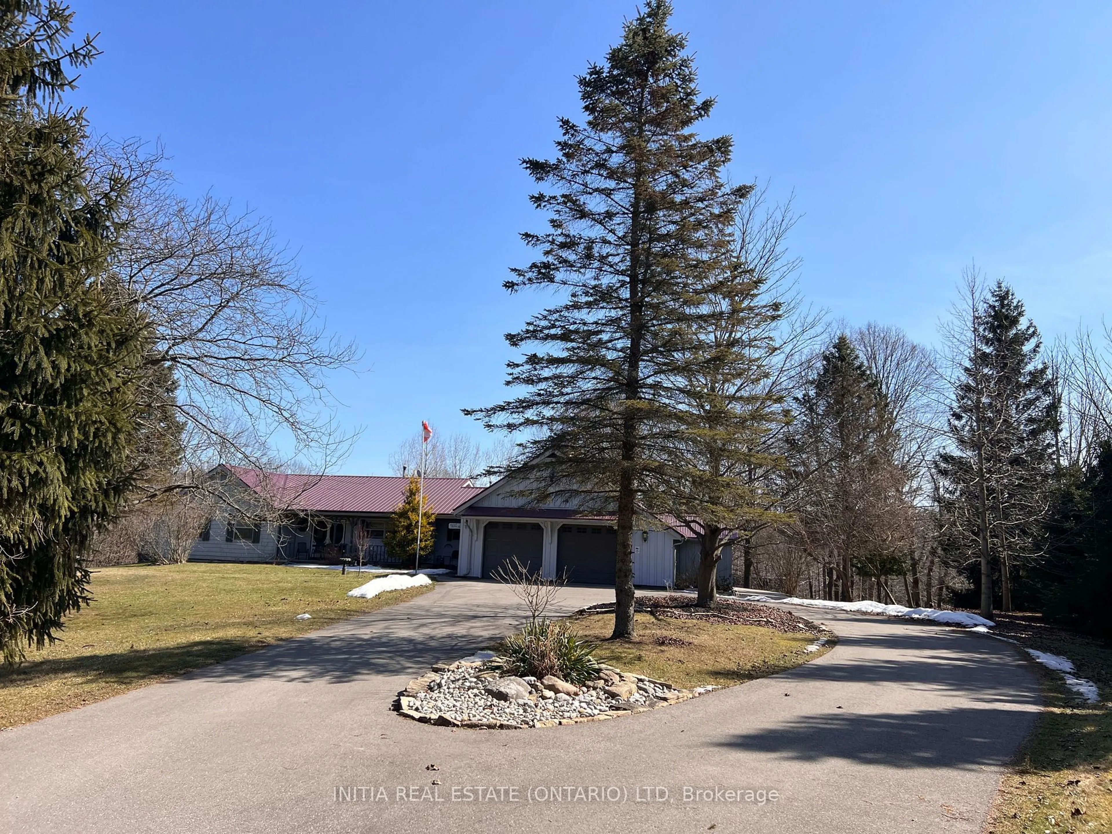 A pic from outside/outdoor area/front of a property/back of a property/a pic from drone, street for 42420 Dexter Line, Central Elgin Ontario N0L 2L0