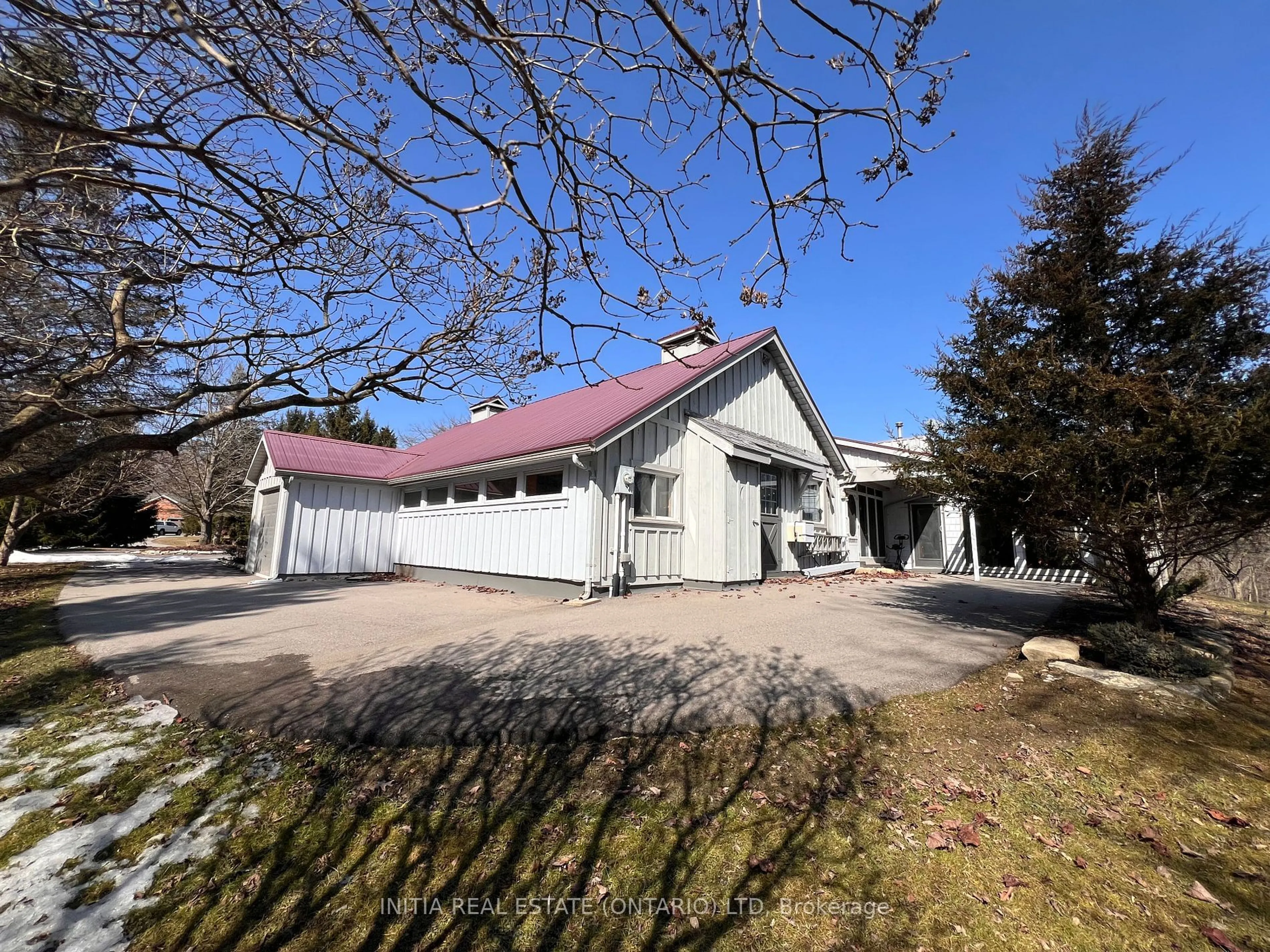 A pic from outside/outdoor area/front of a property/back of a property/a pic from drone, building for 42420 Dexter Line, Central Elgin Ontario N0L 2L0