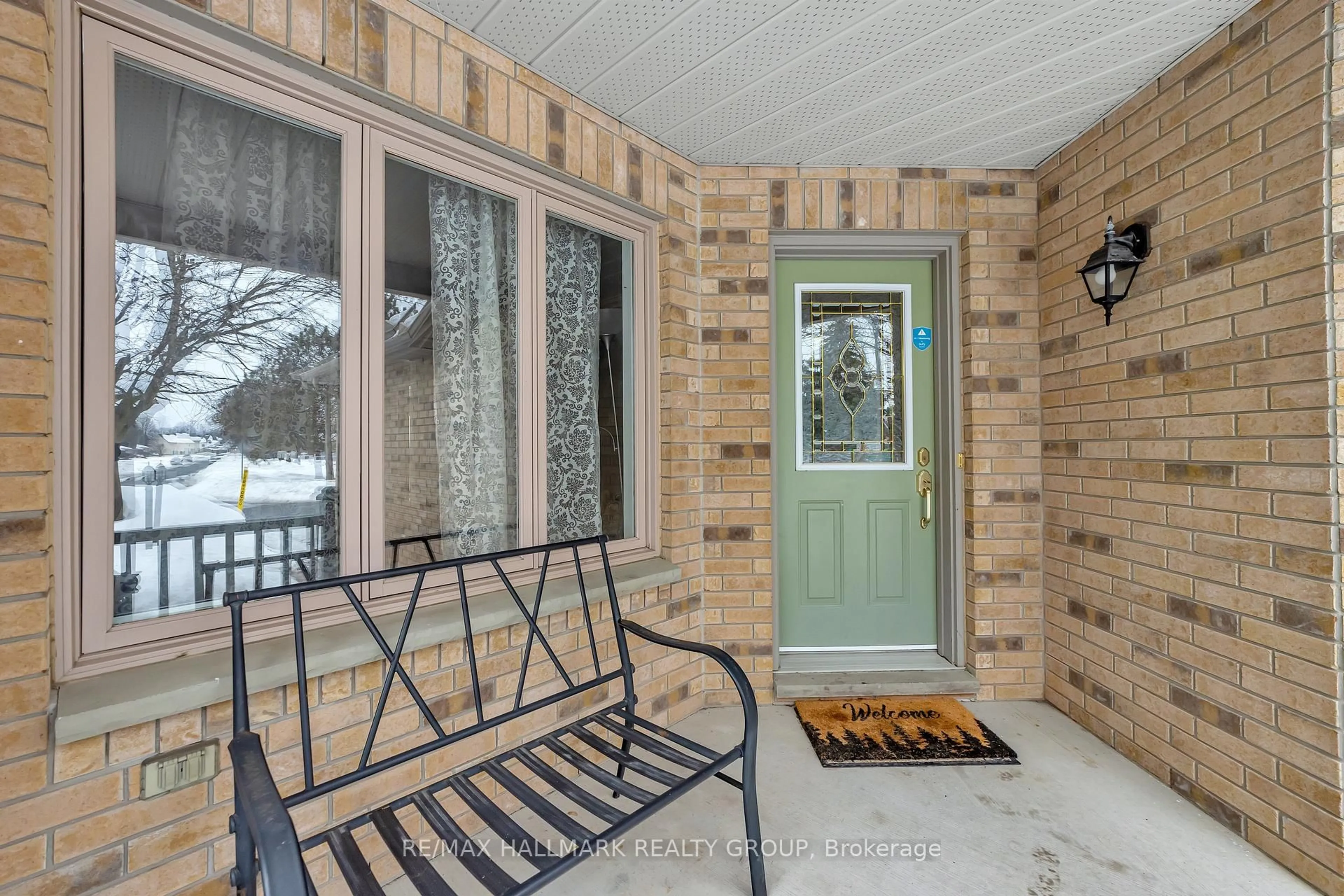 Indoor entryway for 63 NEWBOROUGH Cres, Ottawa Ontario K2G 6A5